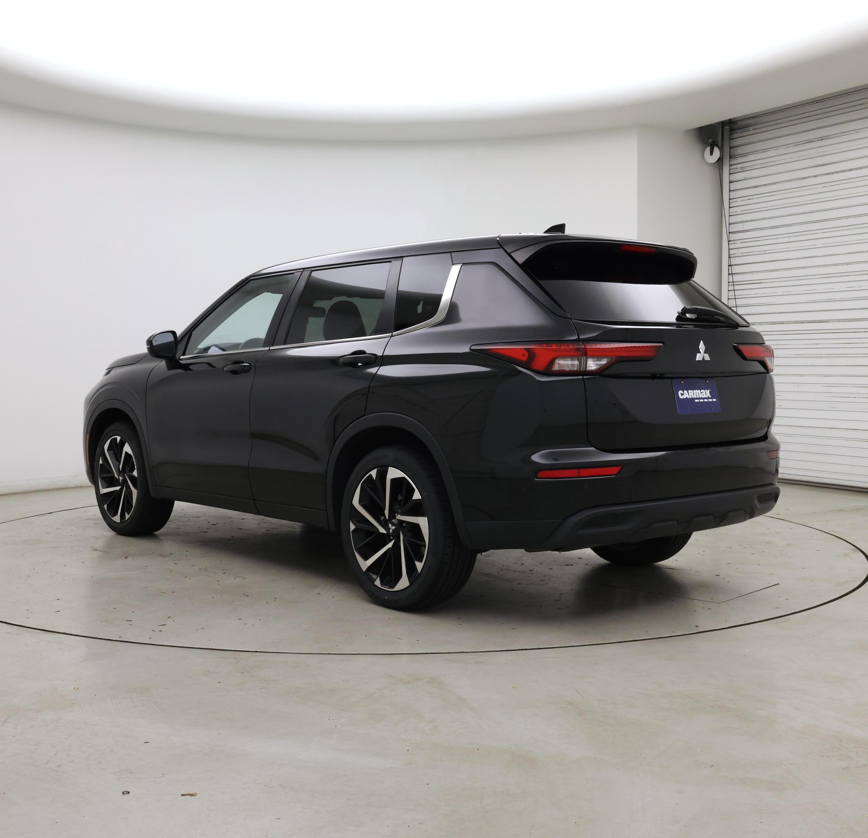 Thumbnail: 2022 Mitsubishi Outlander - 2
