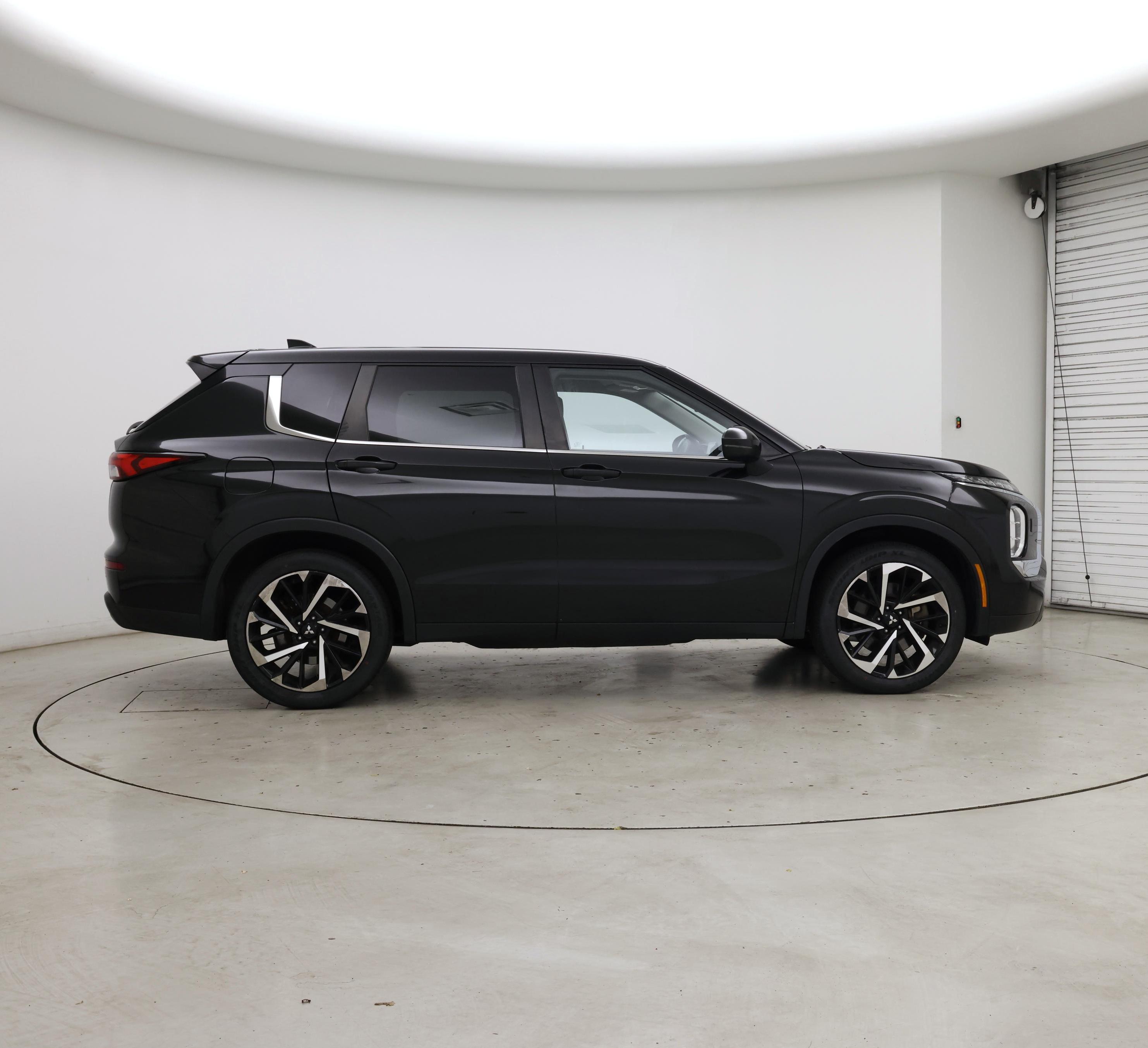 Thumbnail: 2022 Mitsubishi Outlander - 7