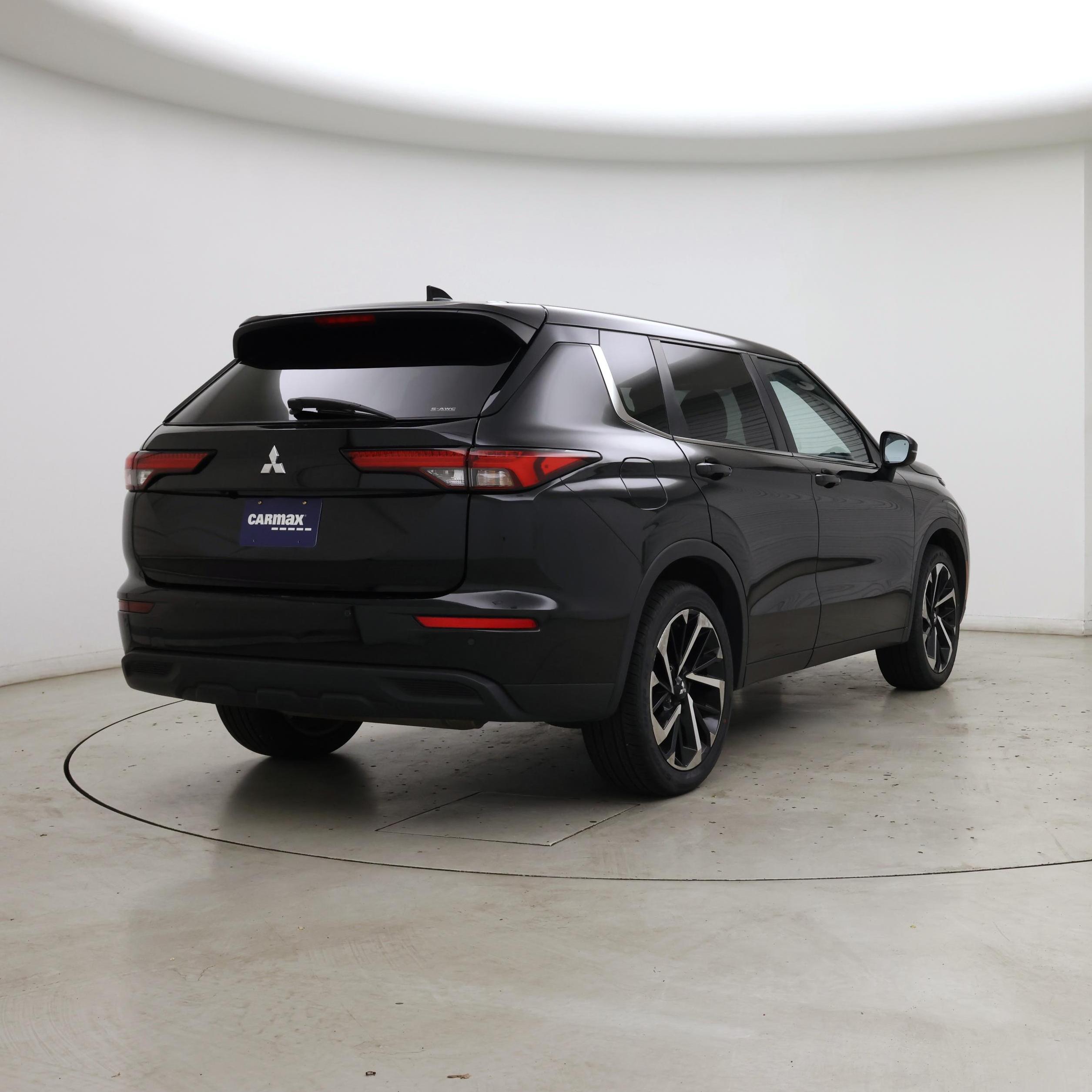 Thumbnail: 2022 Mitsubishi Outlander - 8