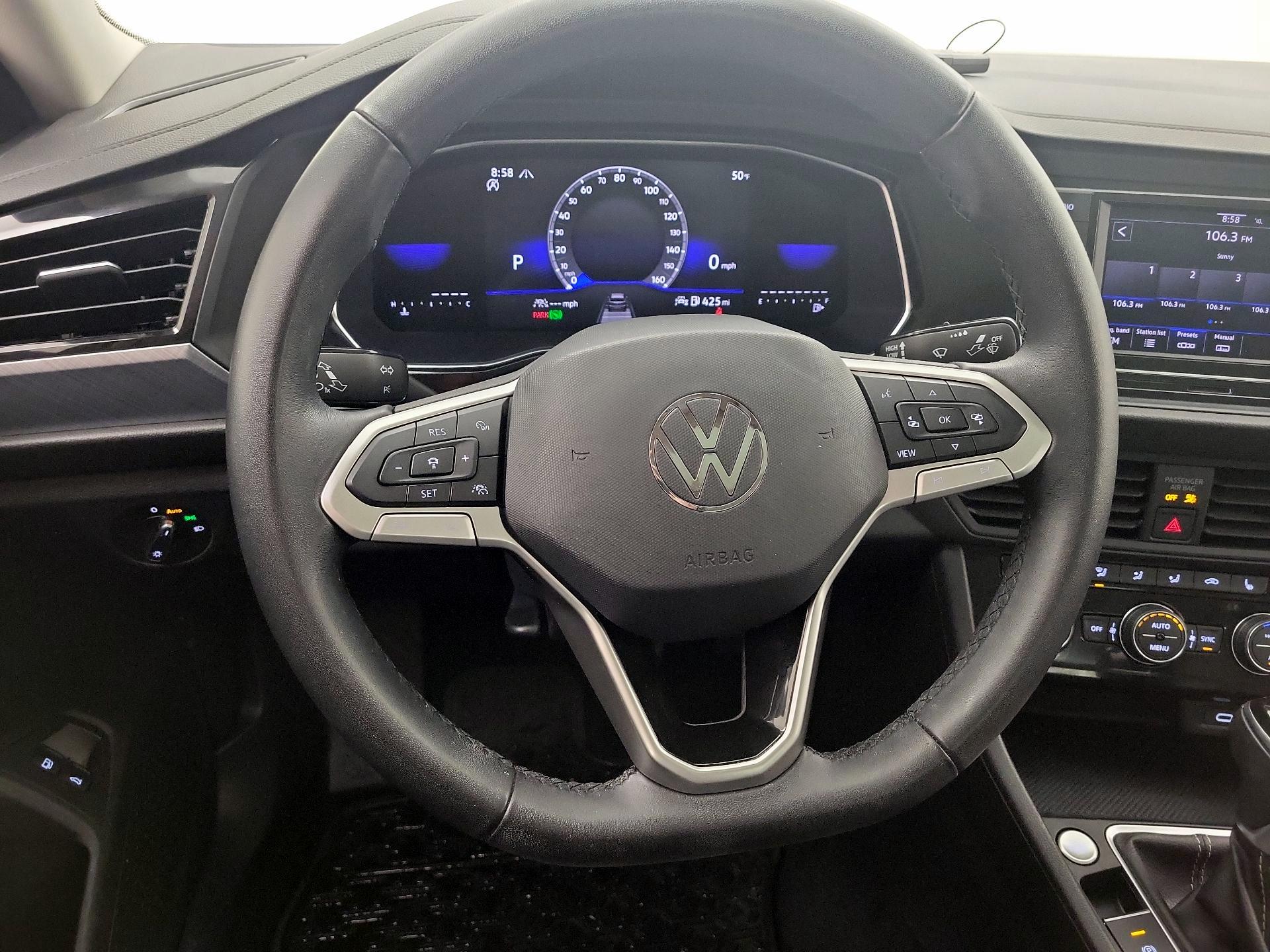 Thumbnail: 2023 Volkswagen Jetta - 10