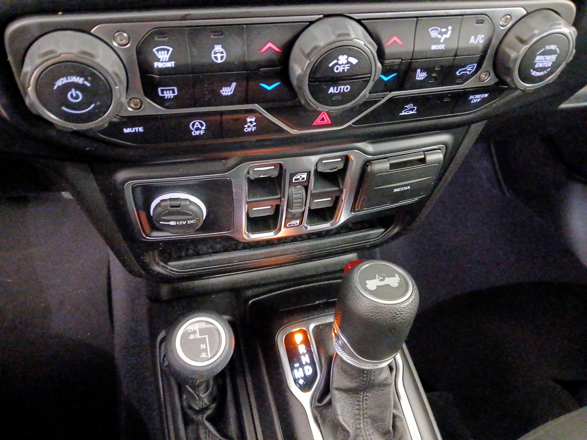 Thumbnail: 2022 Jeep Wrangler - 16