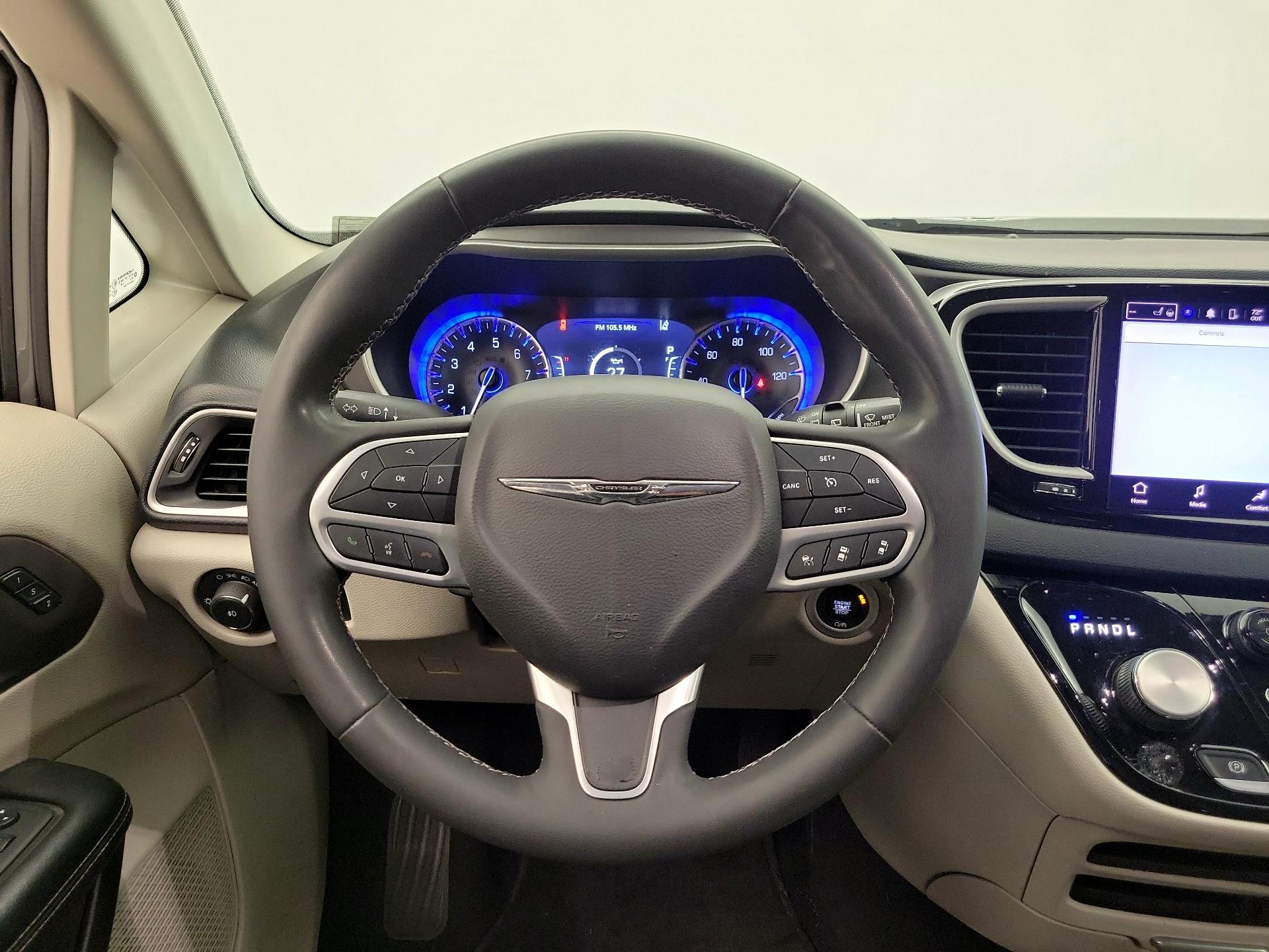 Thumbnail: 2022 Chrysler Pacifica - 10