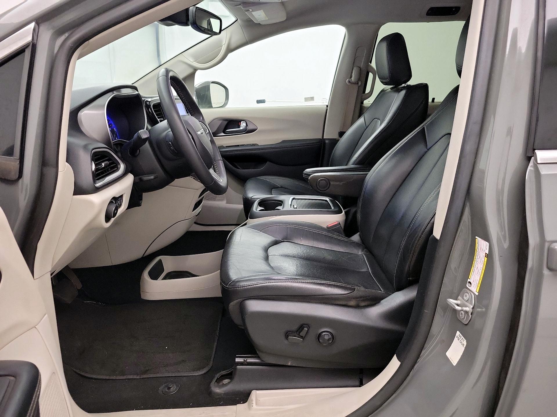 Thumbnail: 2022 Chrysler Pacifica - 11