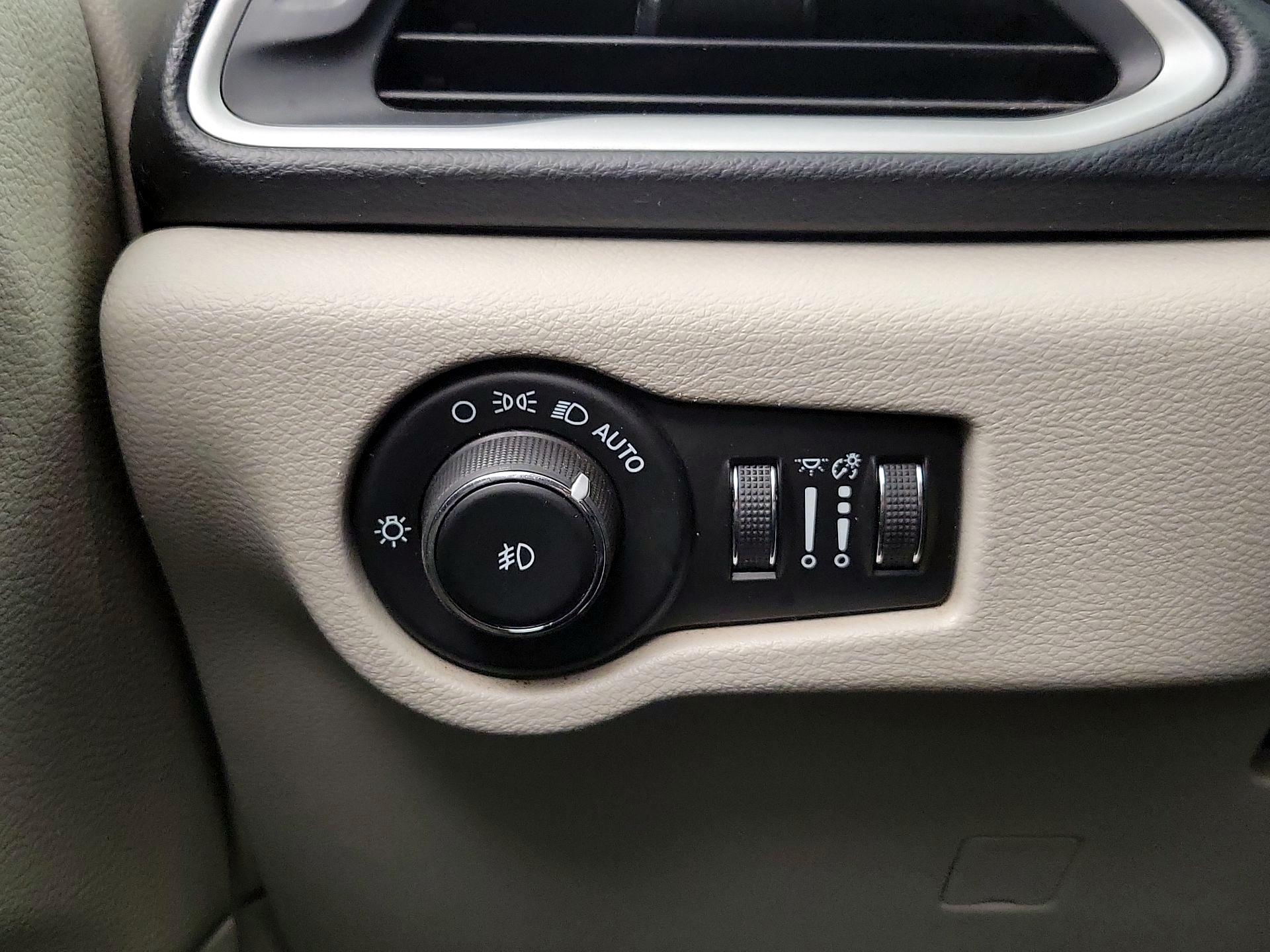 Thumbnail: 2022 Chrysler Pacifica - 13