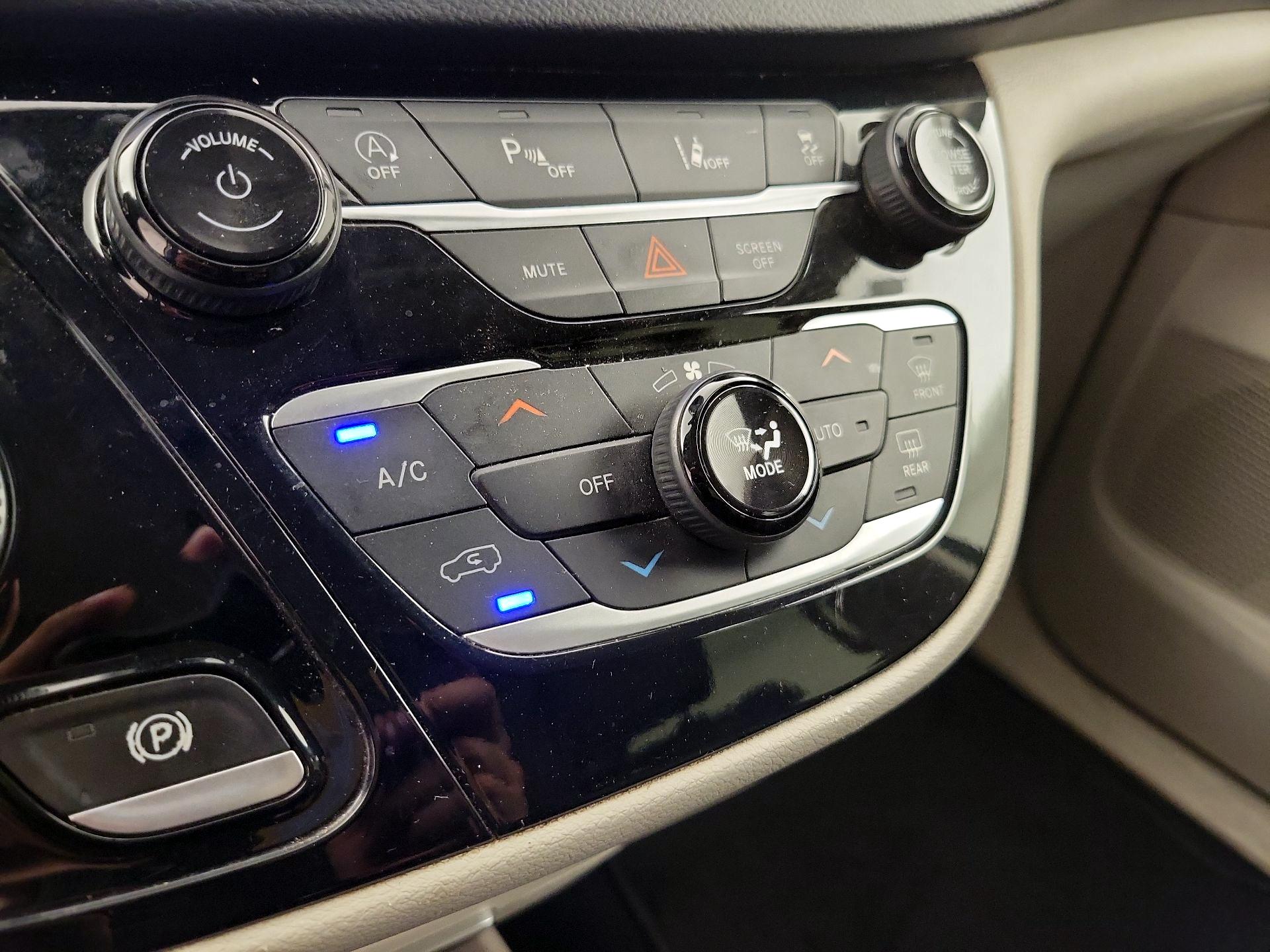 Thumbnail: 2022 Chrysler Pacifica - 16