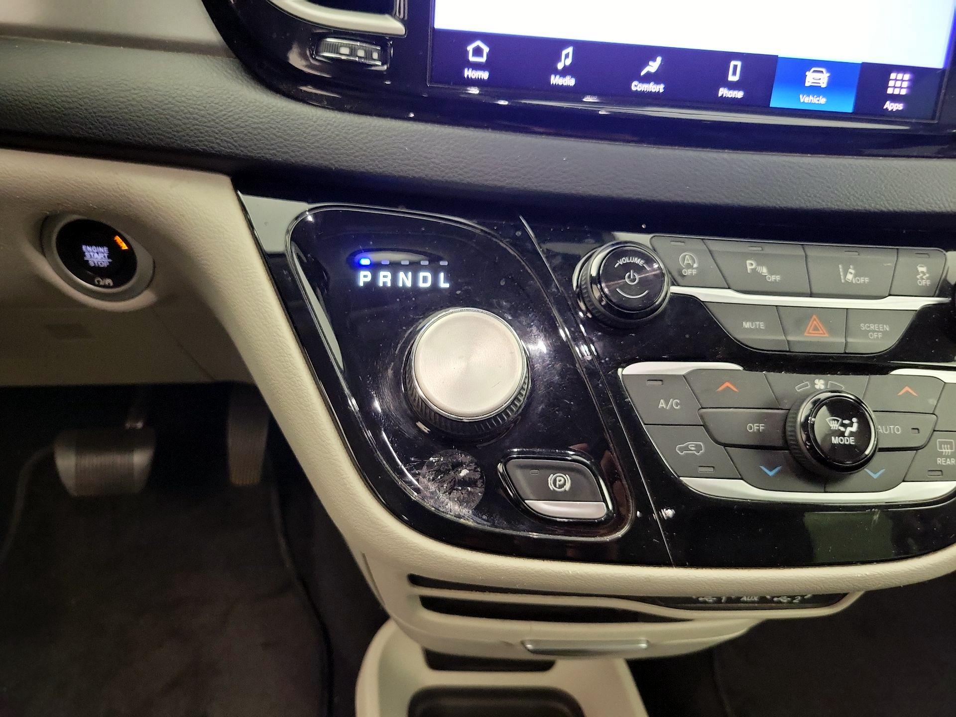 Thumbnail: 2022 Chrysler Pacifica - 17