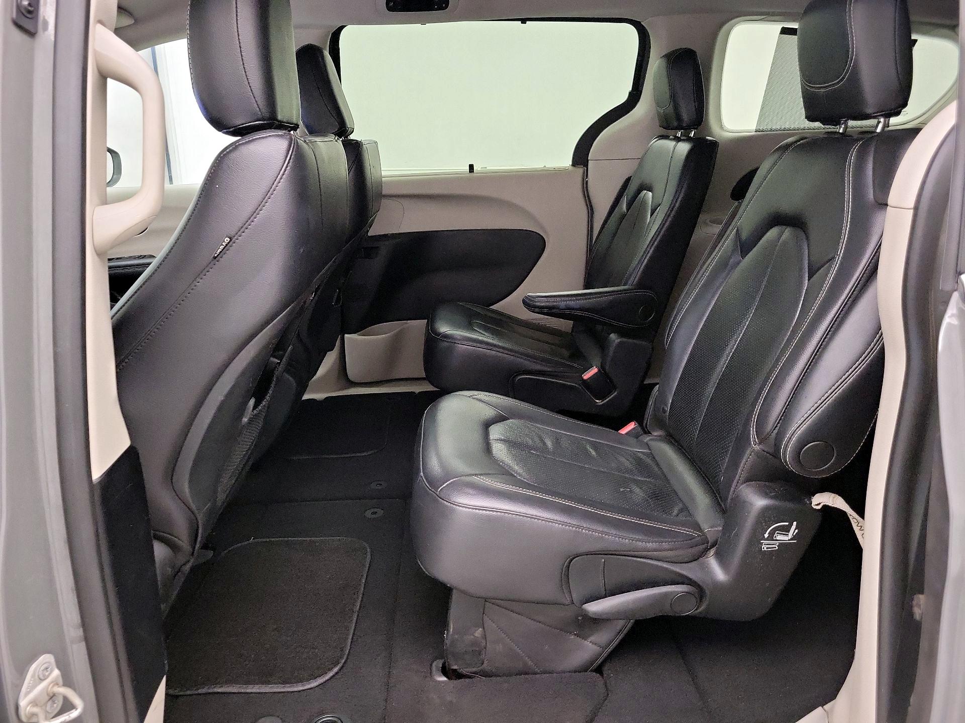 Thumbnail: 2022 Chrysler Pacifica - 19