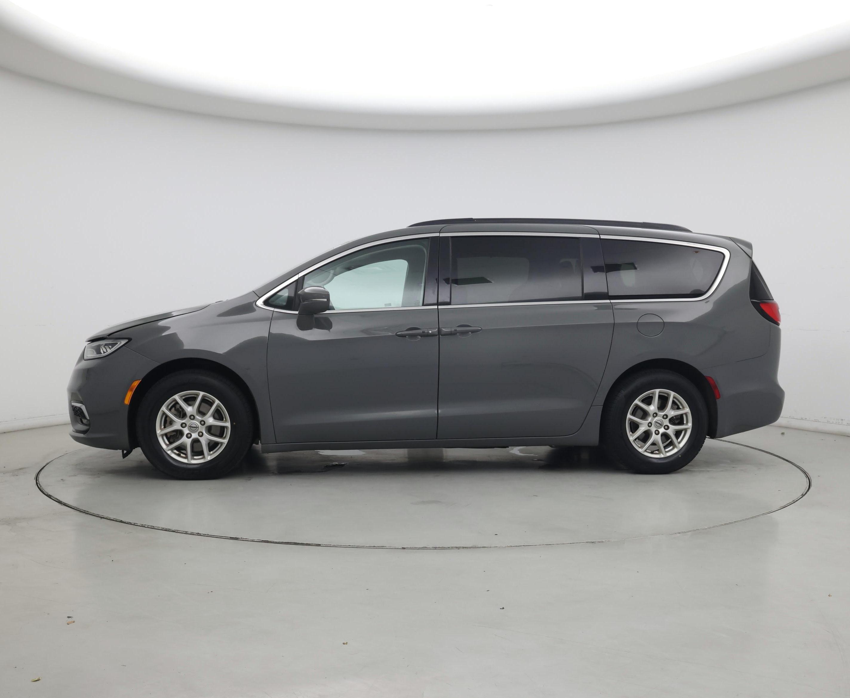 Thumbnail: 2022 Chrysler Pacifica - 3