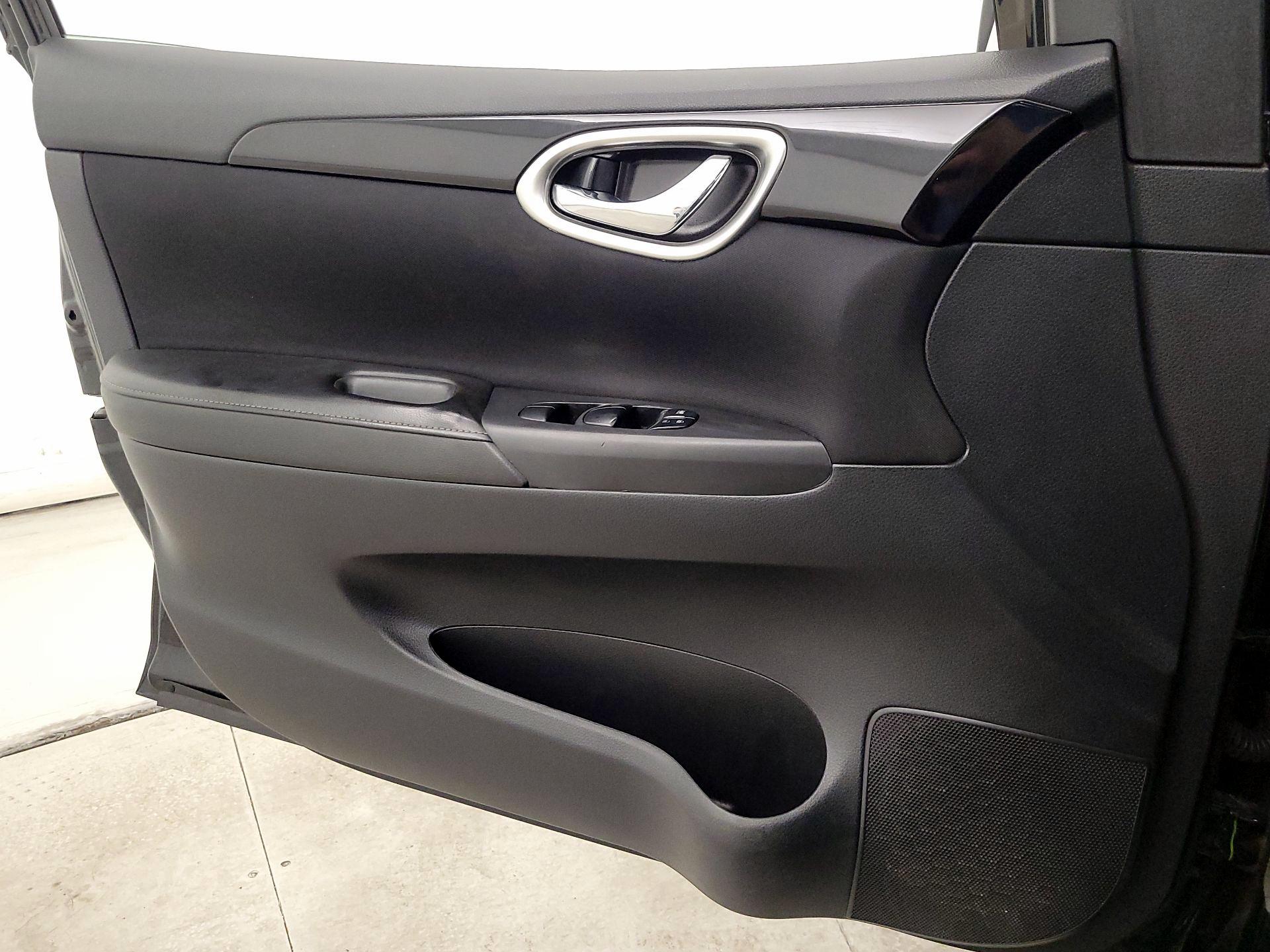 Thumbnail: 2019 Nissan Sentra - 12