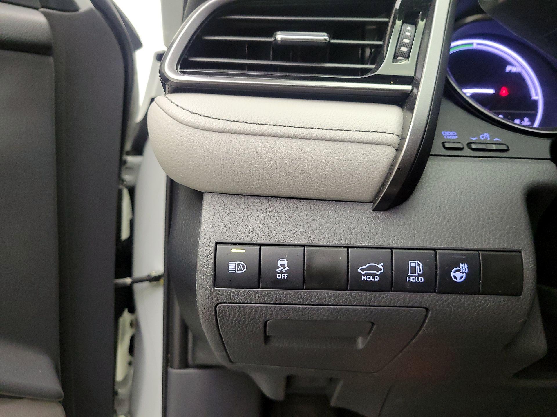 Thumbnail: 2022 Toyota Camry - 11