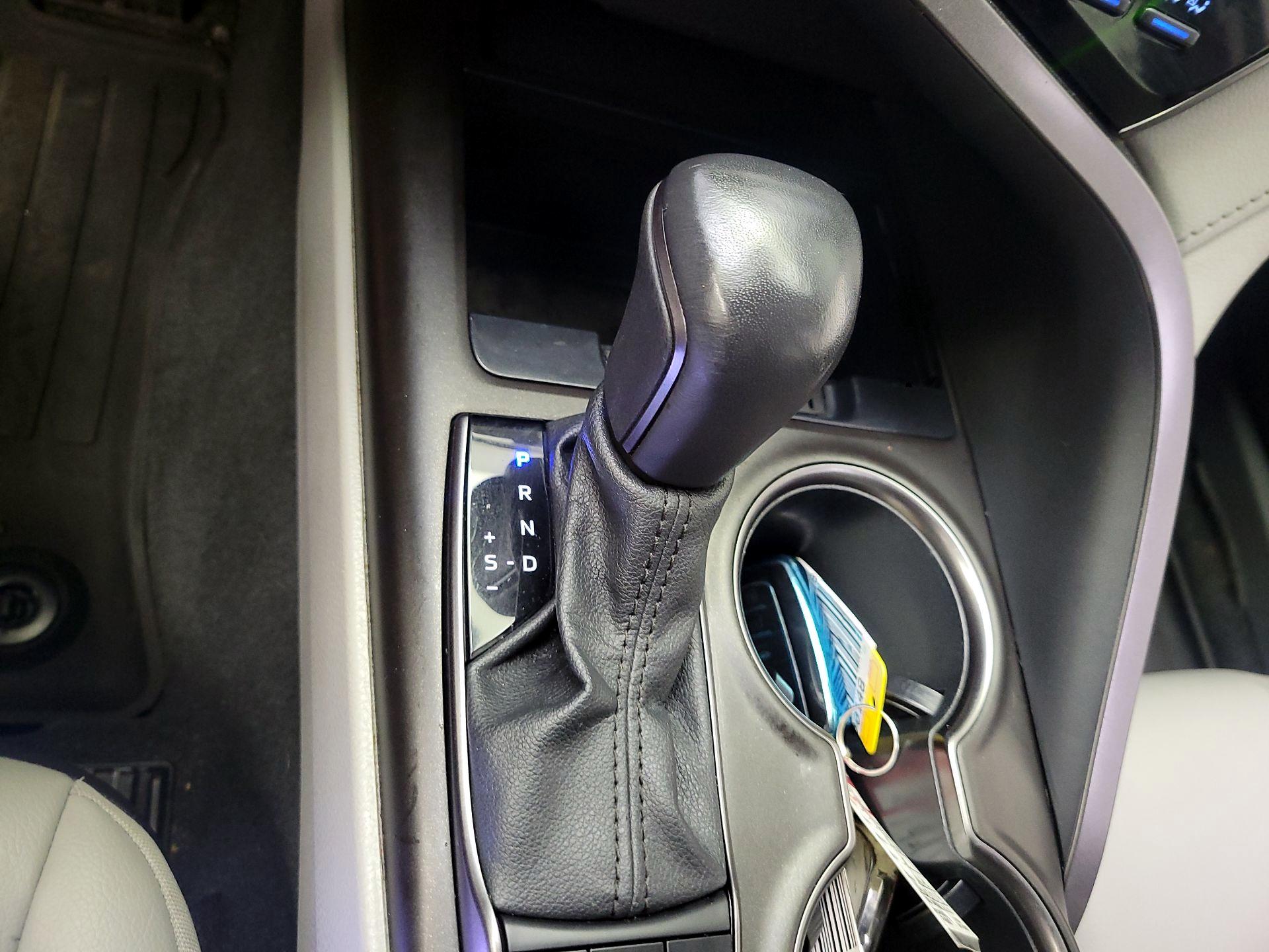 Thumbnail: 2022 Toyota Camry - 15