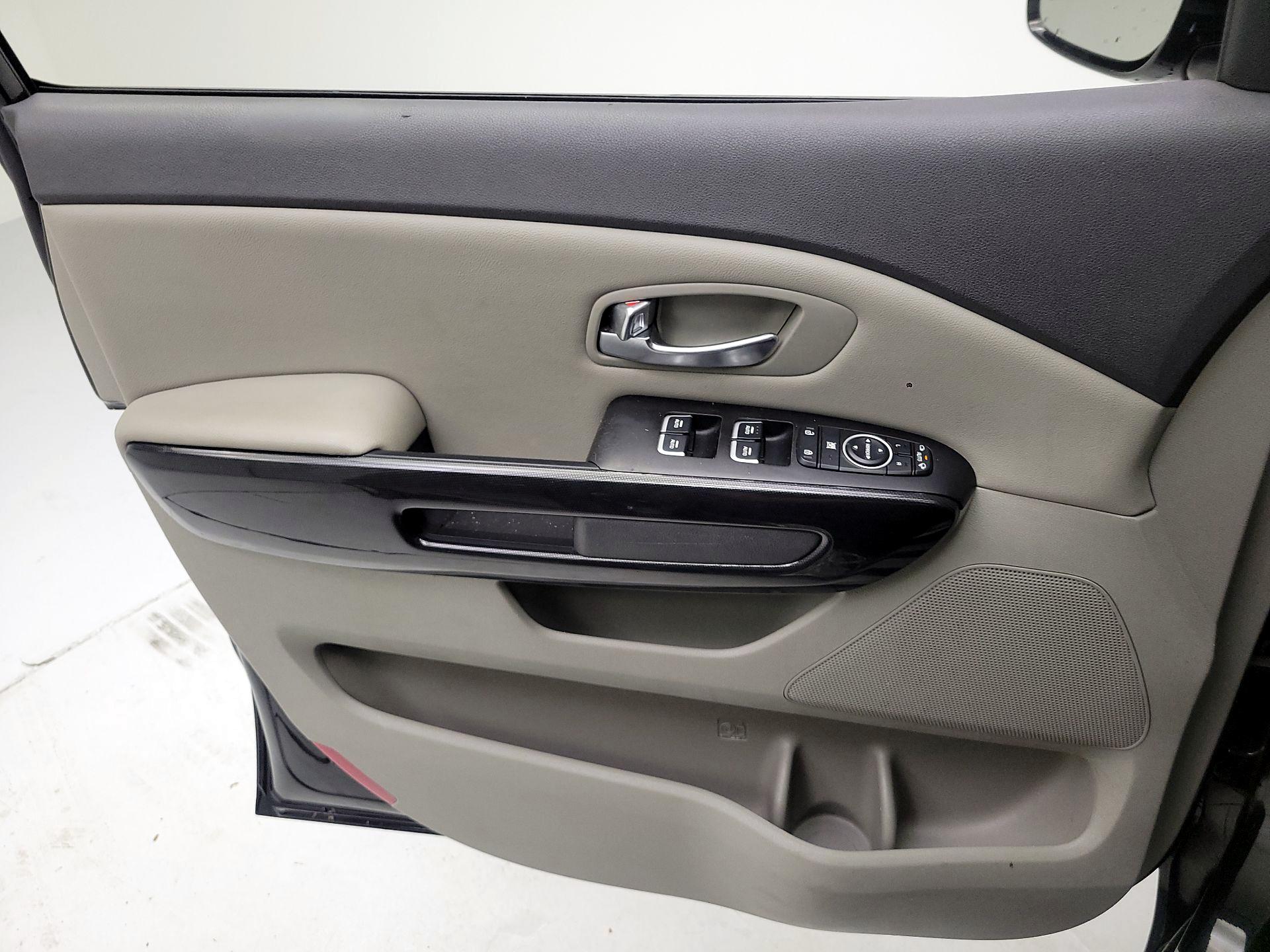 Thumbnail: 2015 Kia Sedona - 10