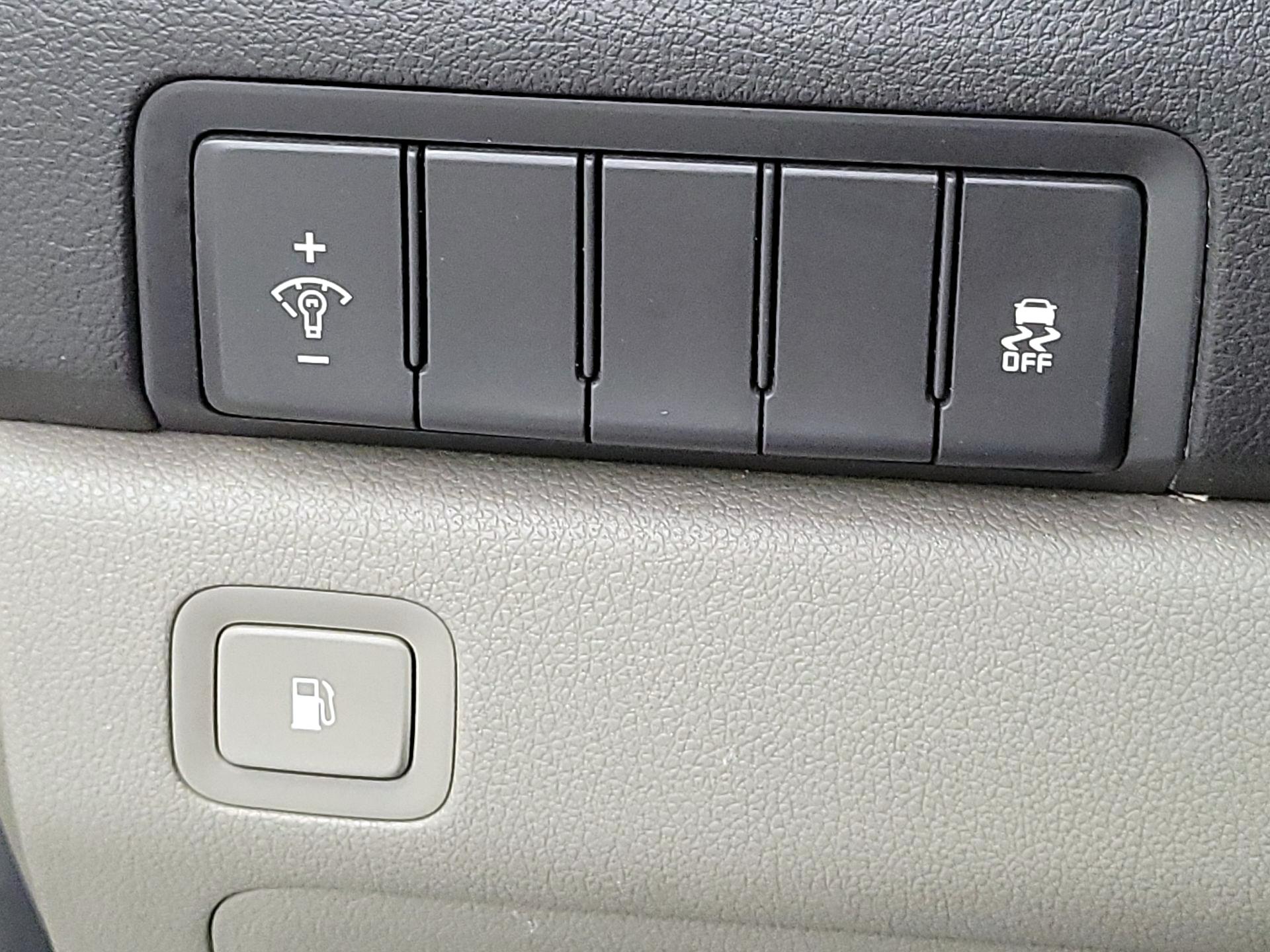 Thumbnail: 2015 Kia Sedona - 11