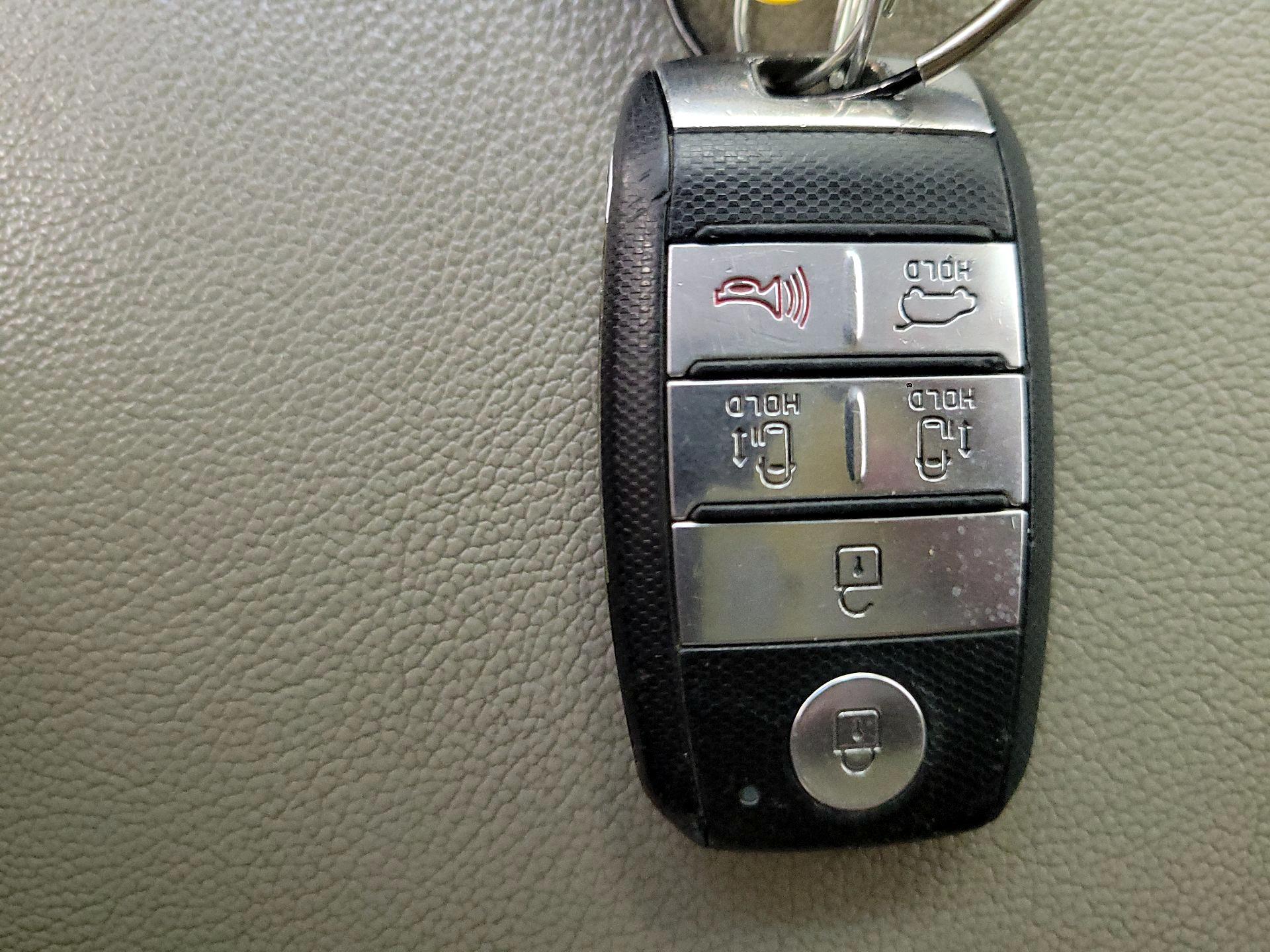 Thumbnail: 2015 Kia Sedona - 20