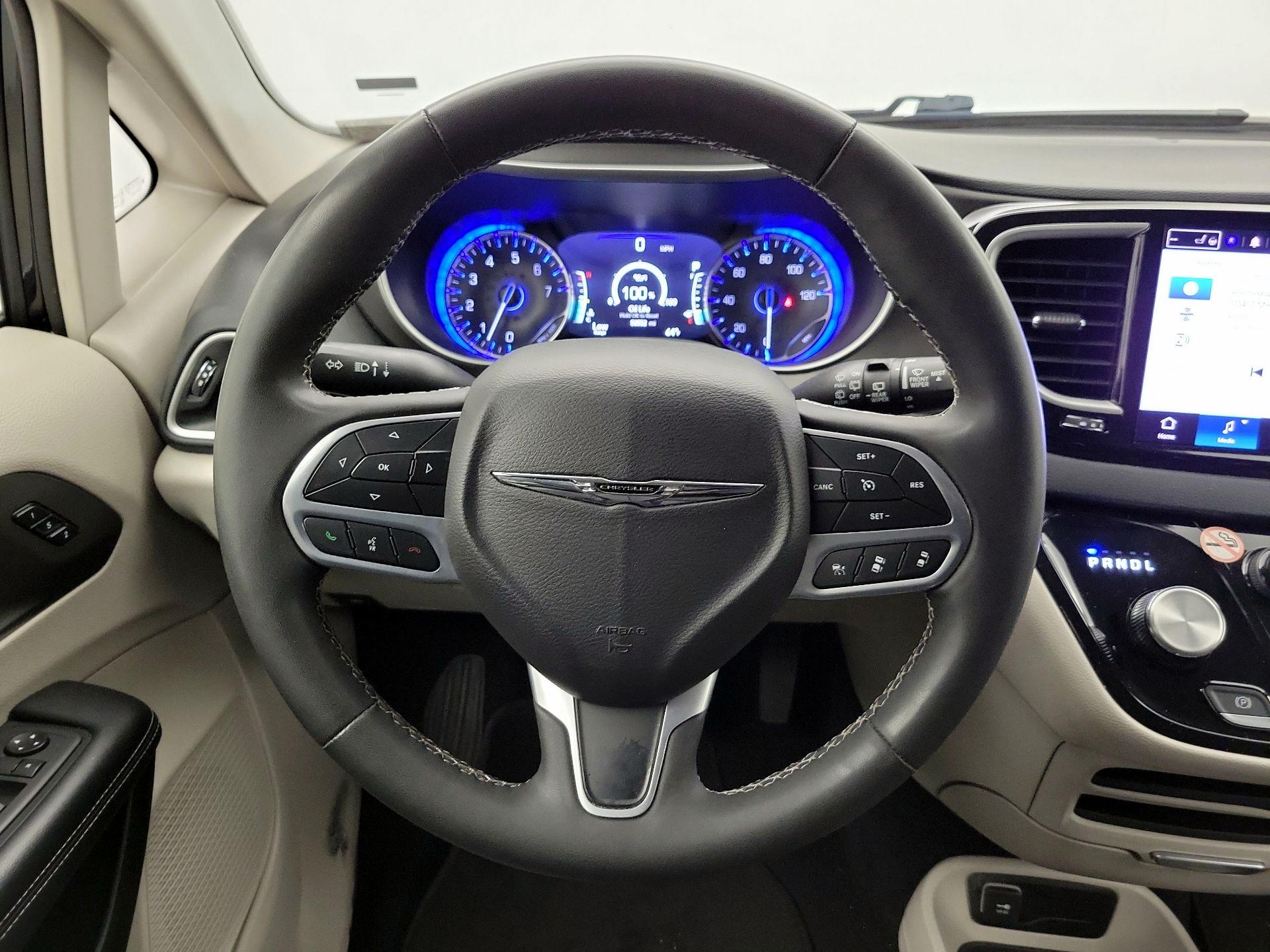 Thumbnail: 2023 Chrysler Pacifica - 10