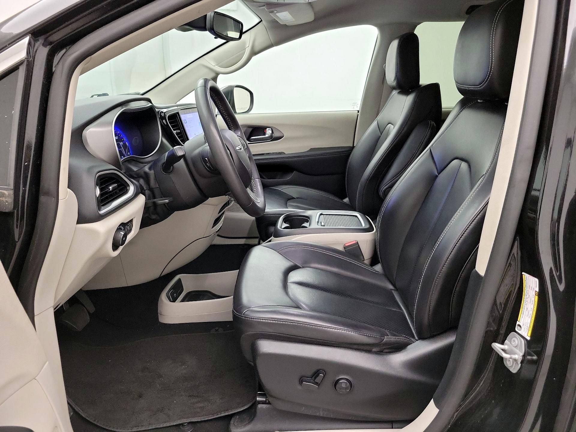 Thumbnail: 2023 Chrysler Pacifica - 11