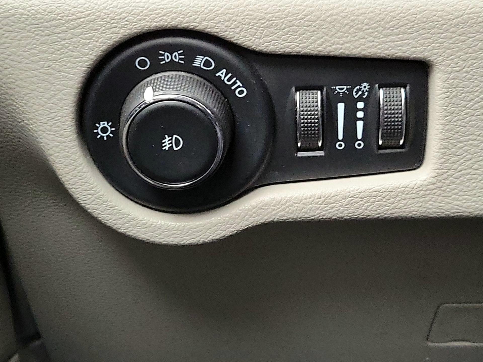 Thumbnail: 2023 Chrysler Pacifica - 13