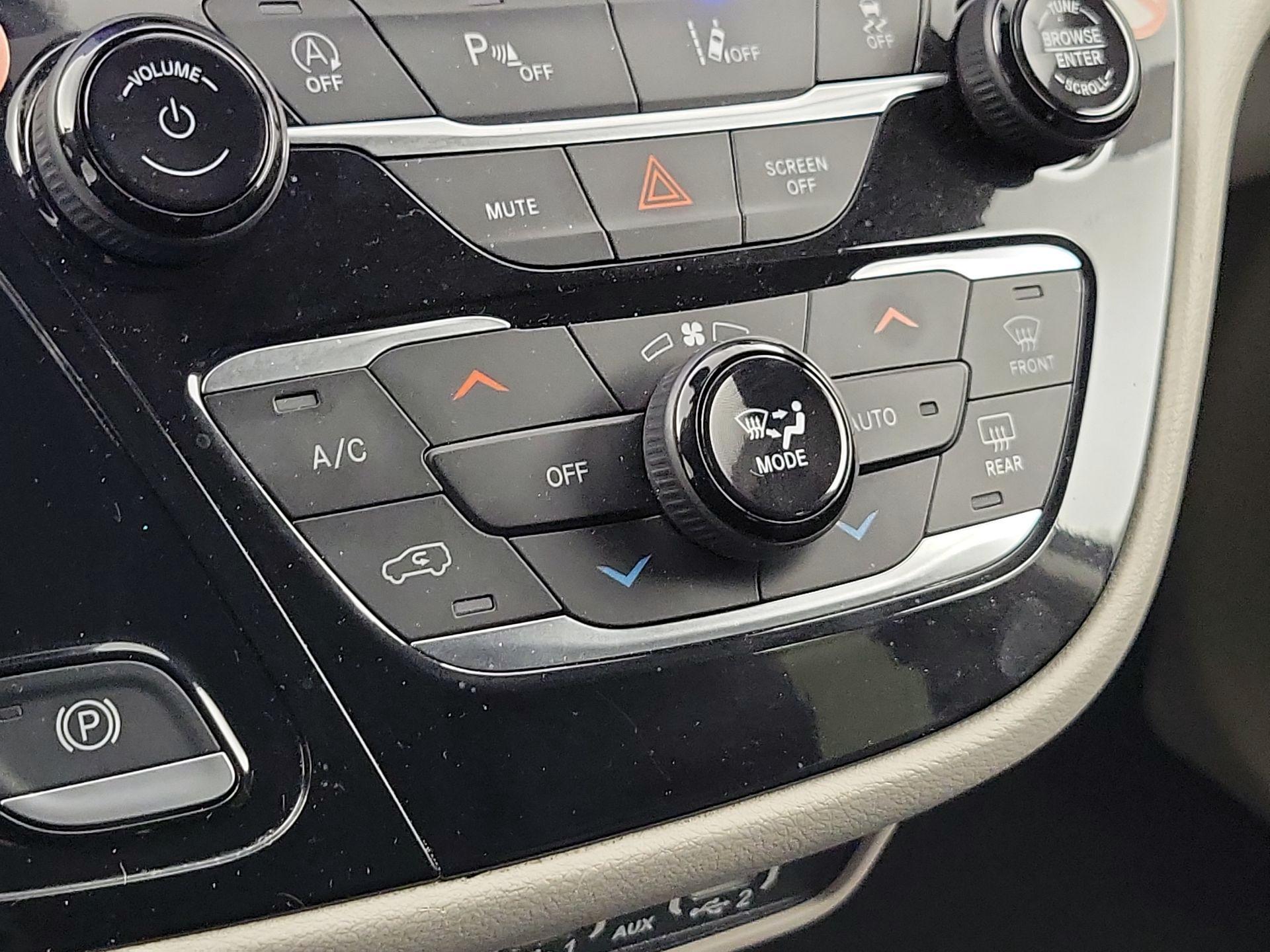 Thumbnail: 2023 Chrysler Pacifica - 16