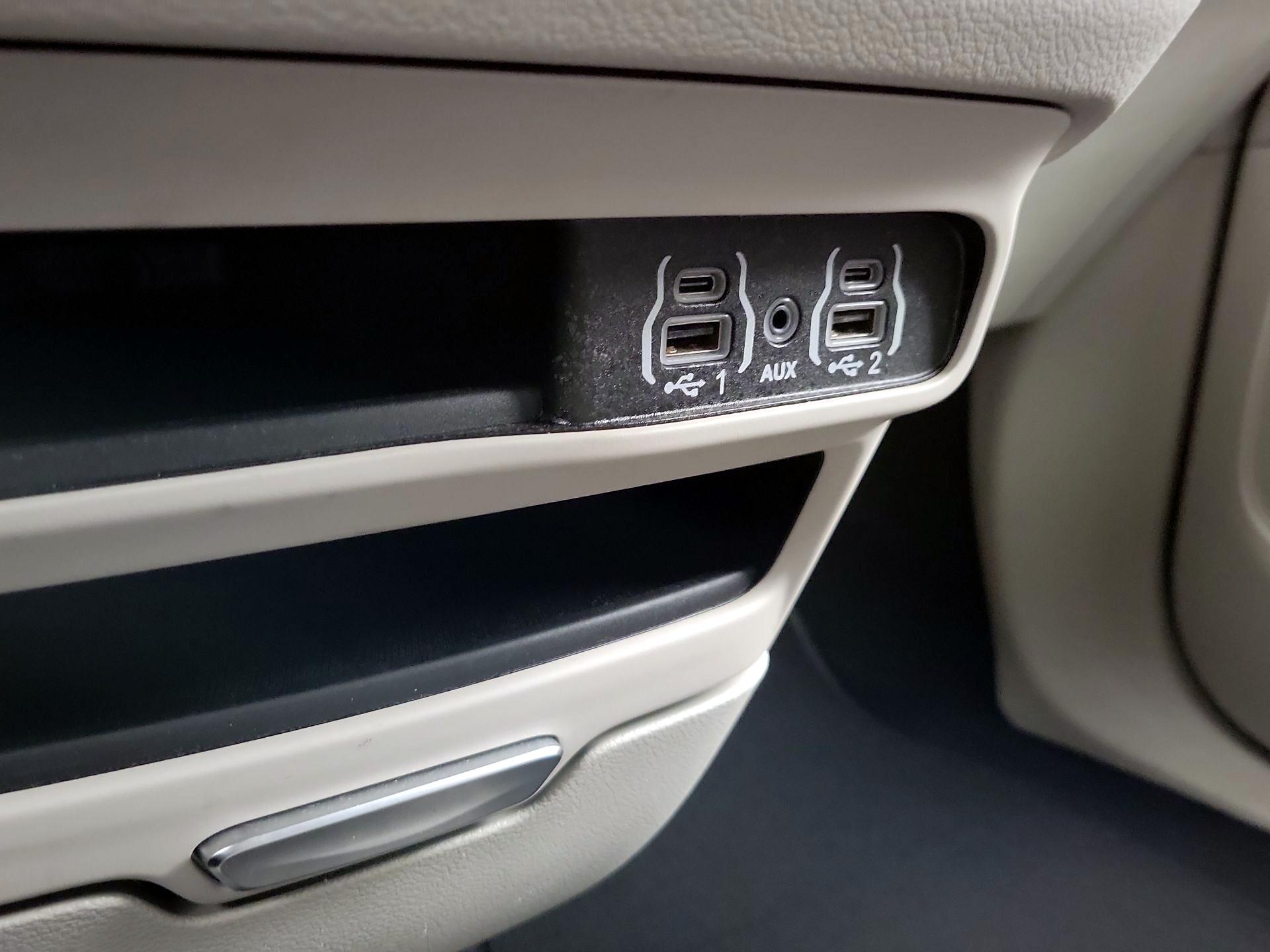 Thumbnail: 2023 Chrysler Pacifica - 18