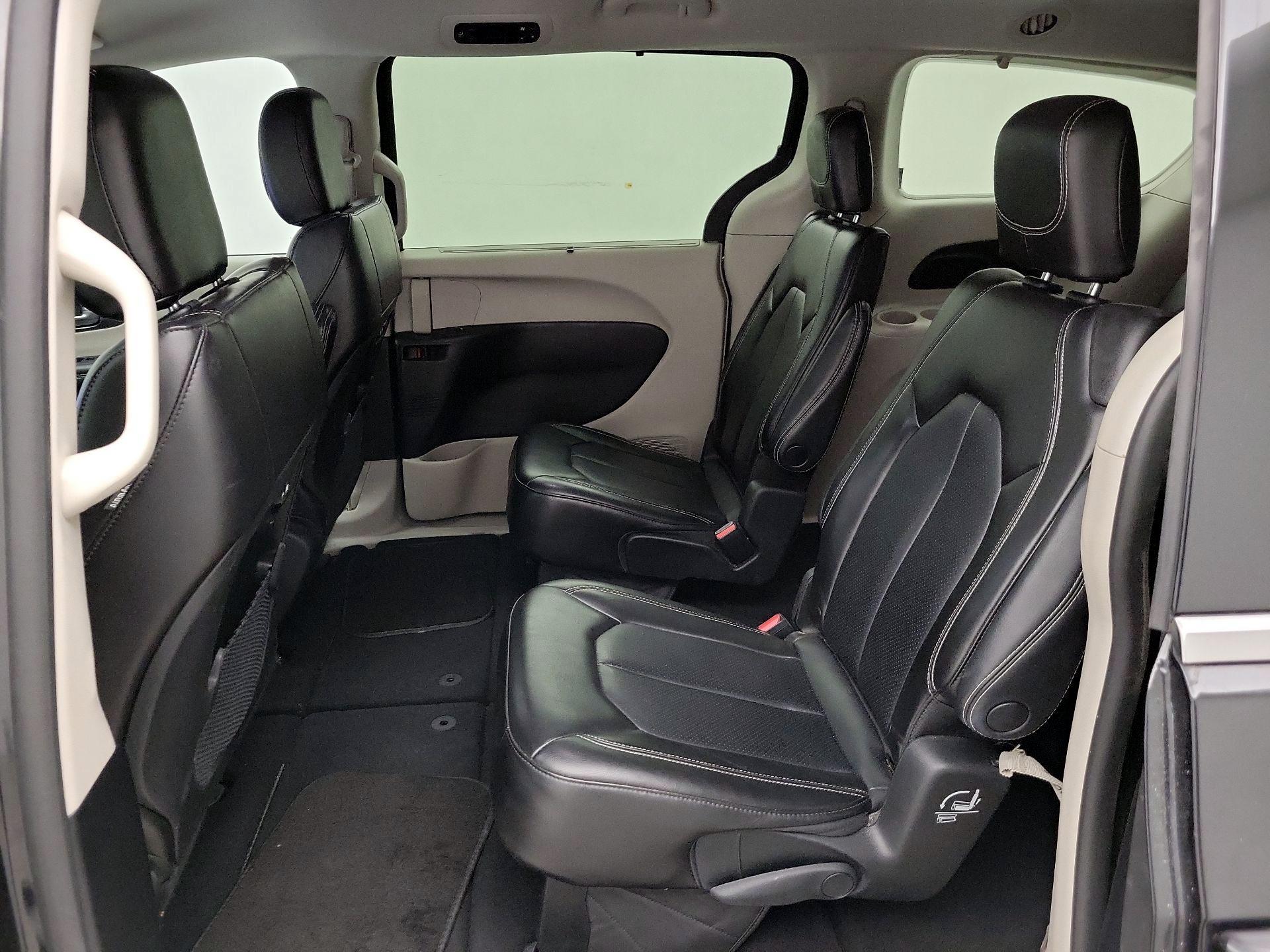 Thumbnail: 2023 Chrysler Pacifica - 19