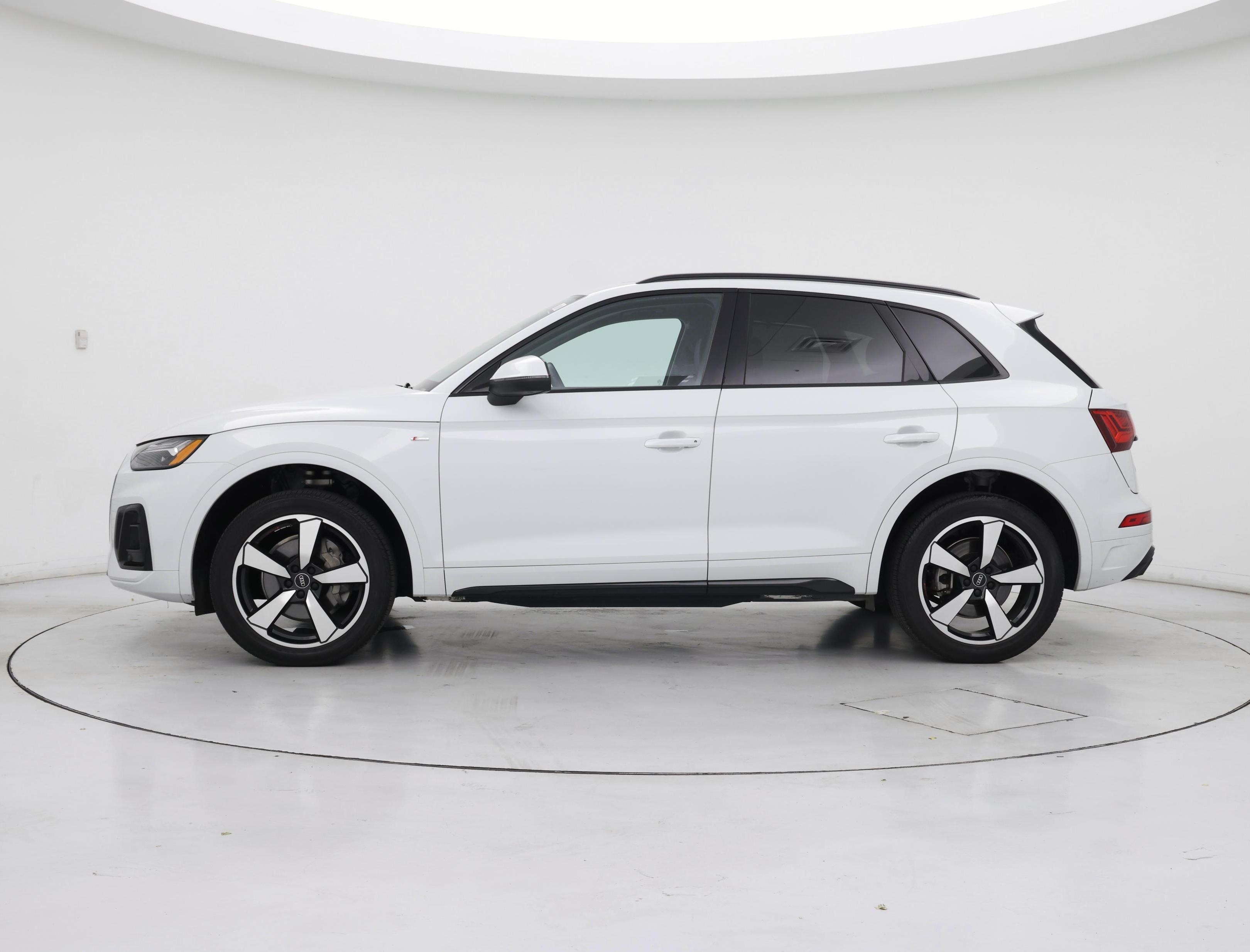 Thumbnail: 2023 Audi Q5 - 3