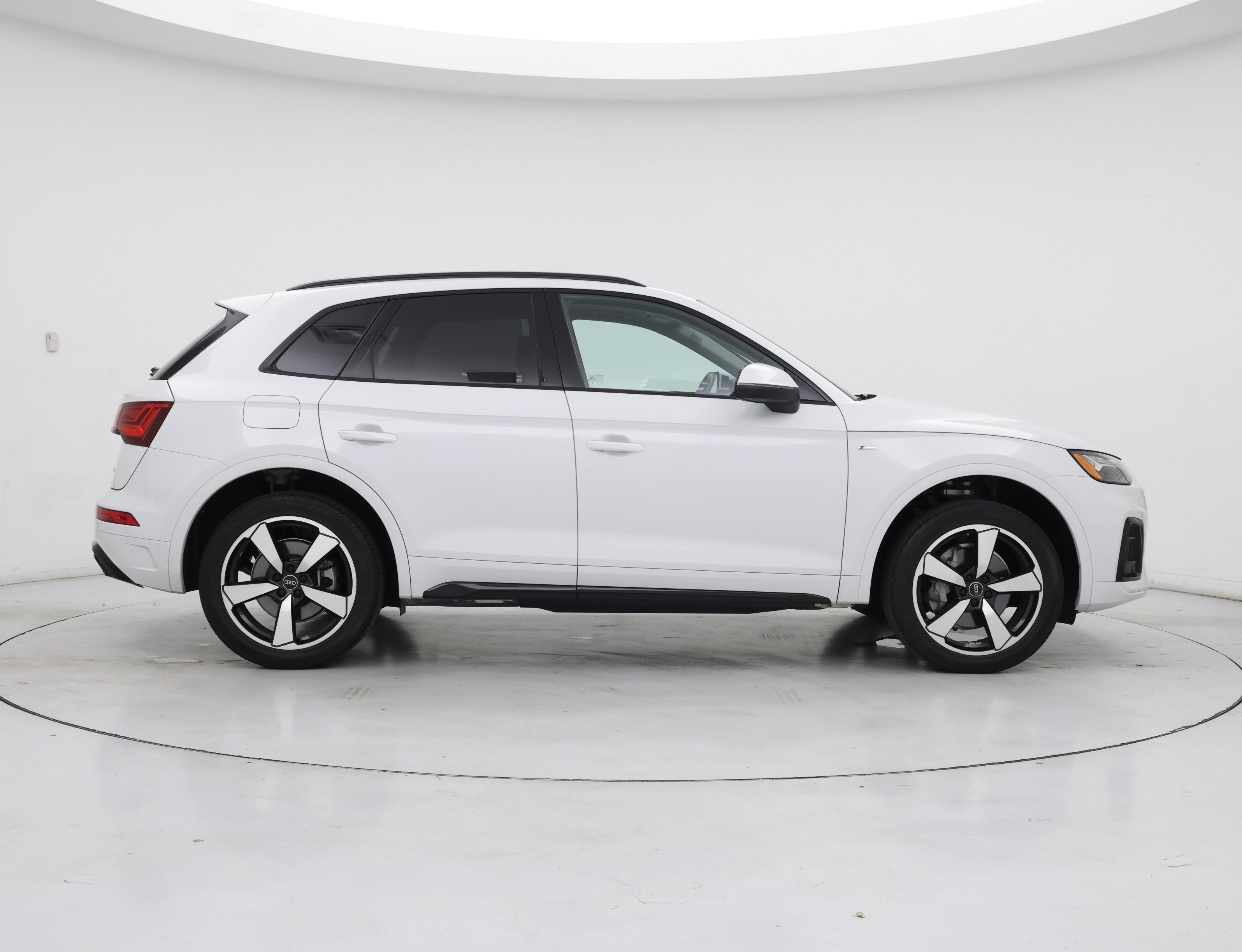 Thumbnail: 2023 Audi Q5 - 7