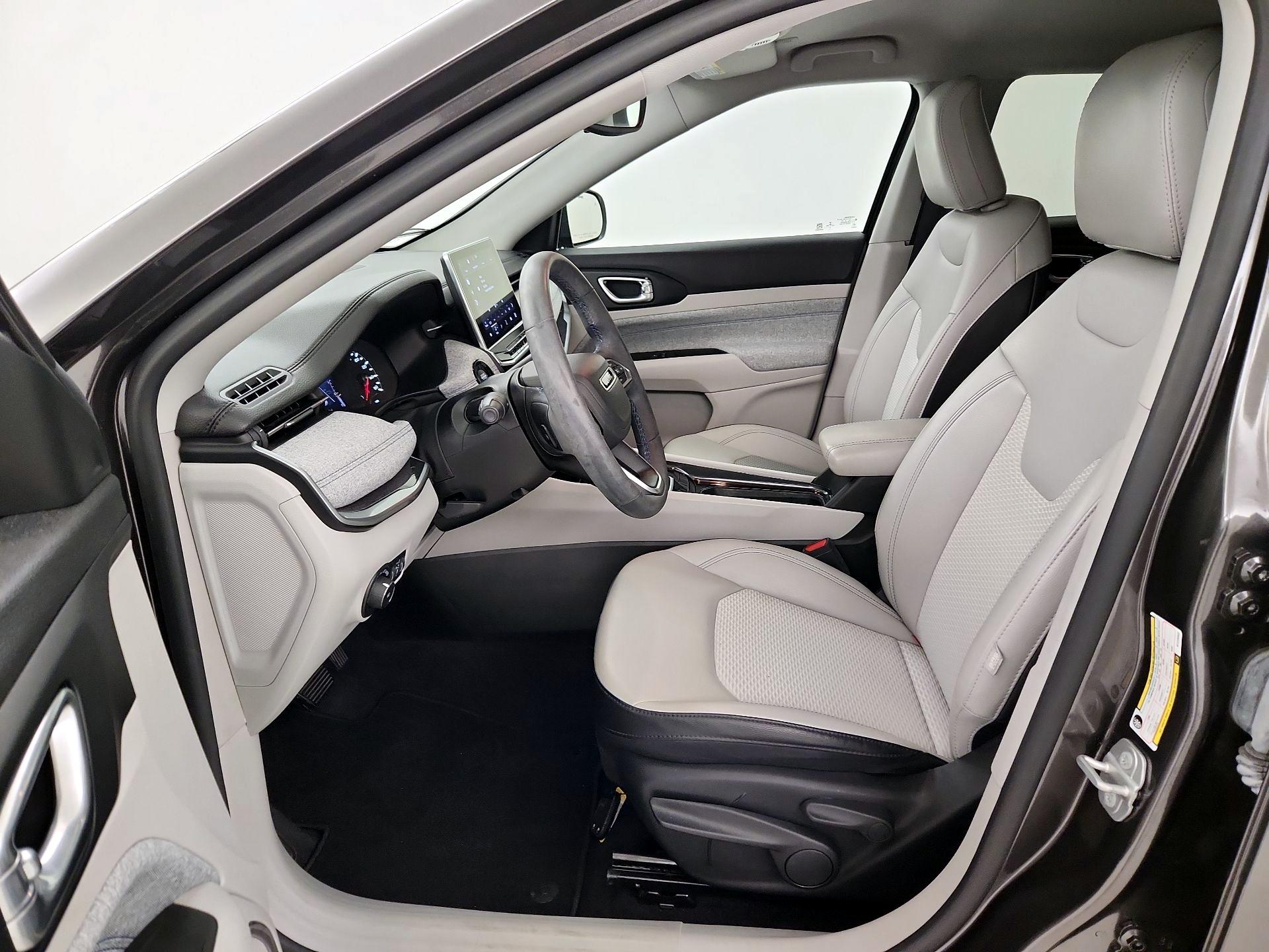 Thumbnail: 2022 Jeep Compass - 11