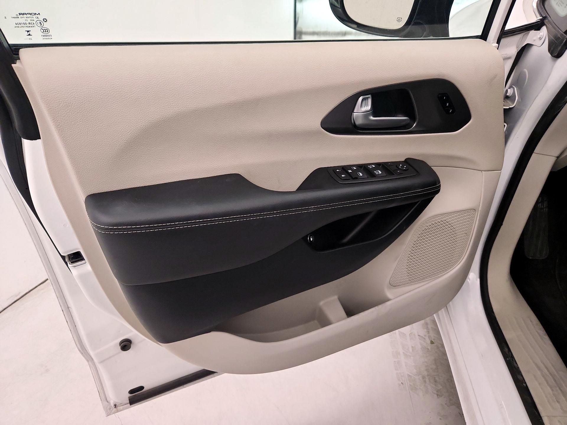 Thumbnail: 2024 Chrysler Pacifica - 12