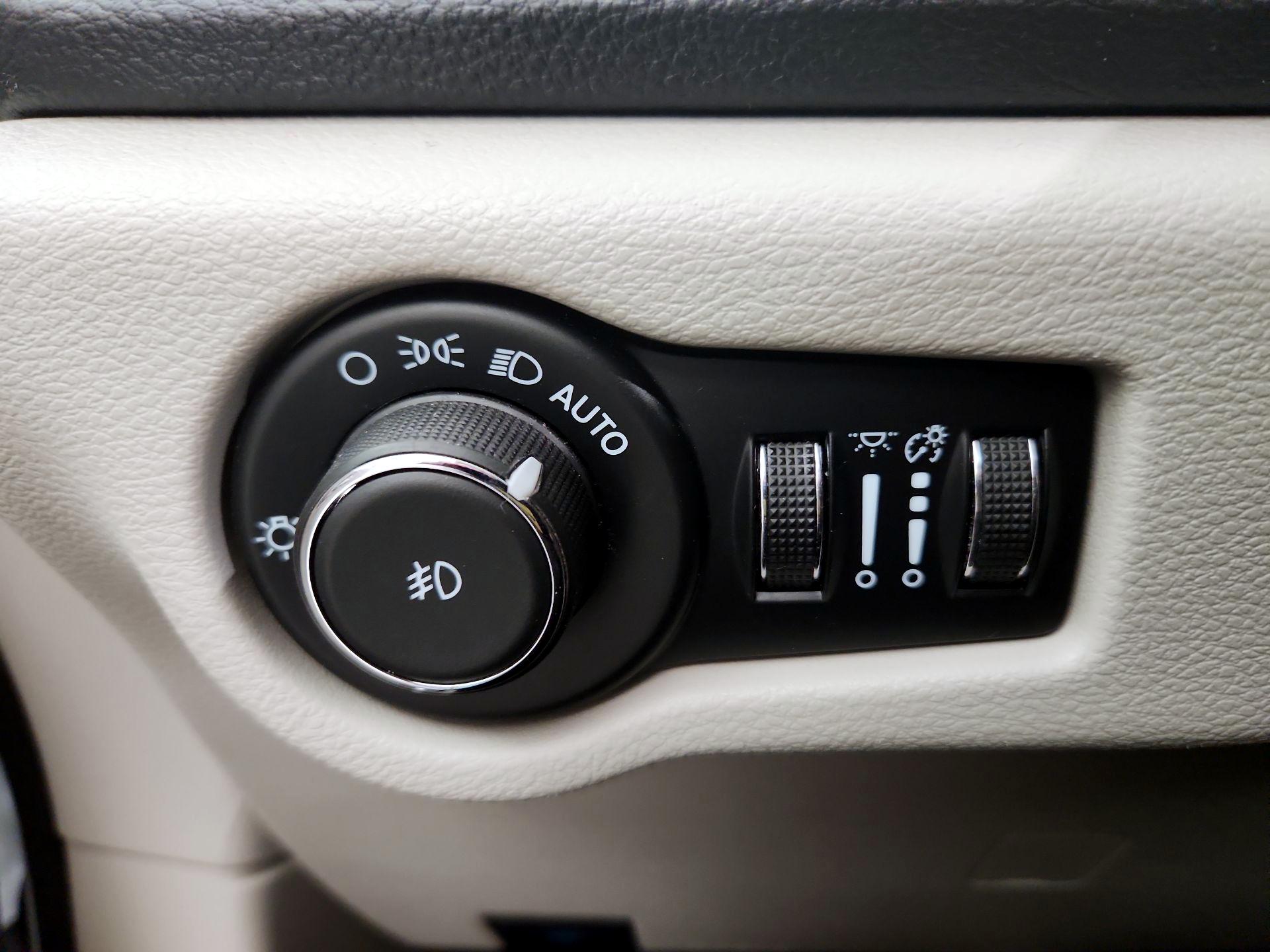 Thumbnail: 2024 Chrysler Pacifica - 13