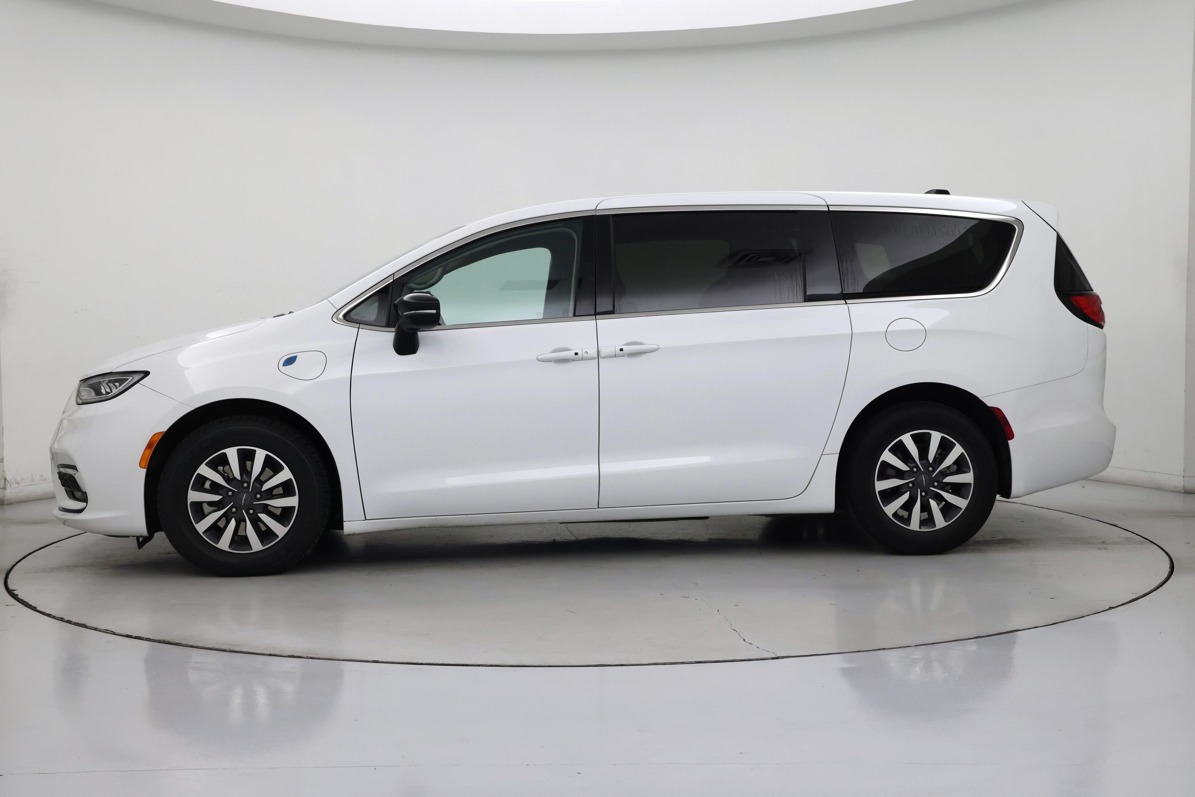 Thumbnail: 2024 Chrysler Pacifica - 3