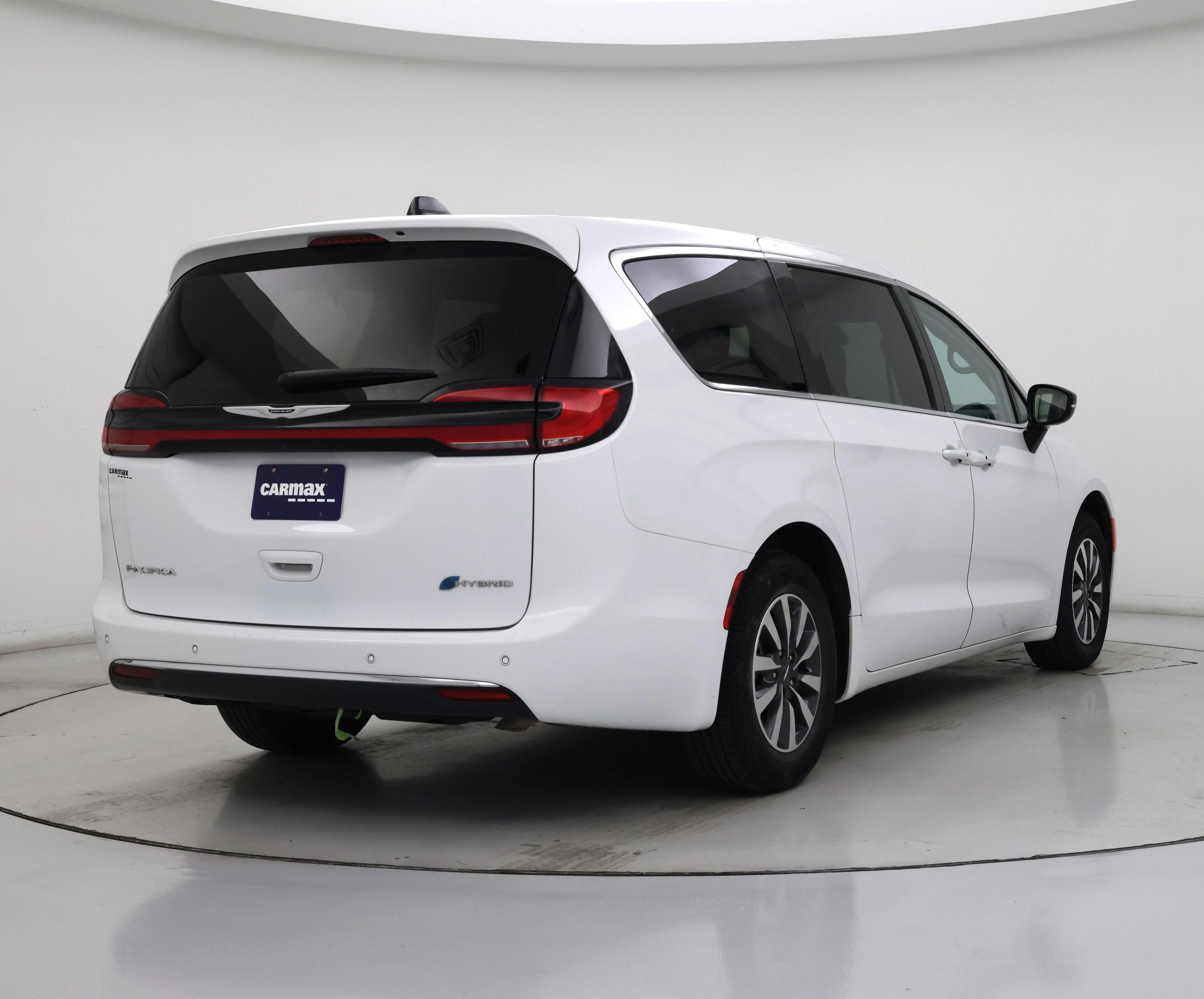 Thumbnail: 2024 Chrysler Pacifica - 8