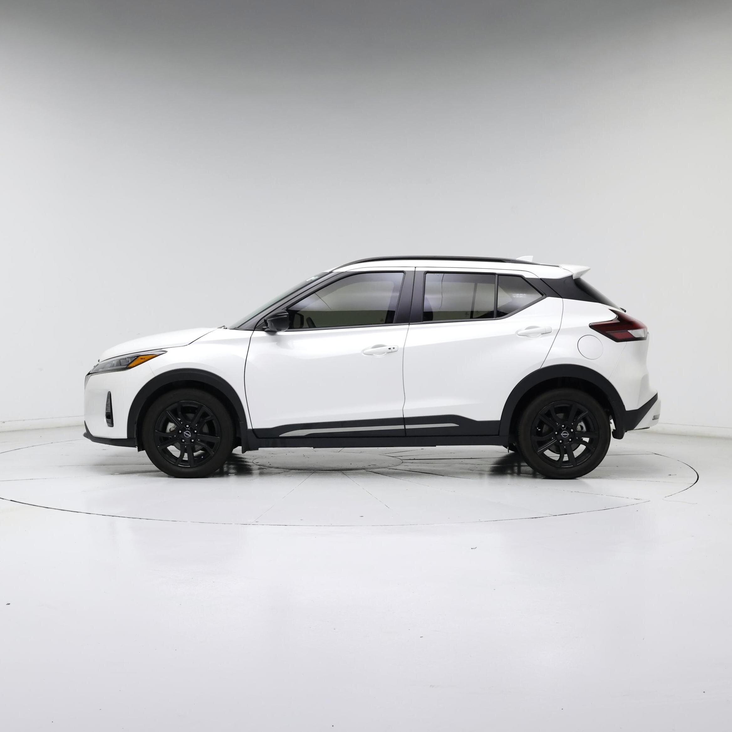 Thumbnail: 2023 Nissan Kicks - 3