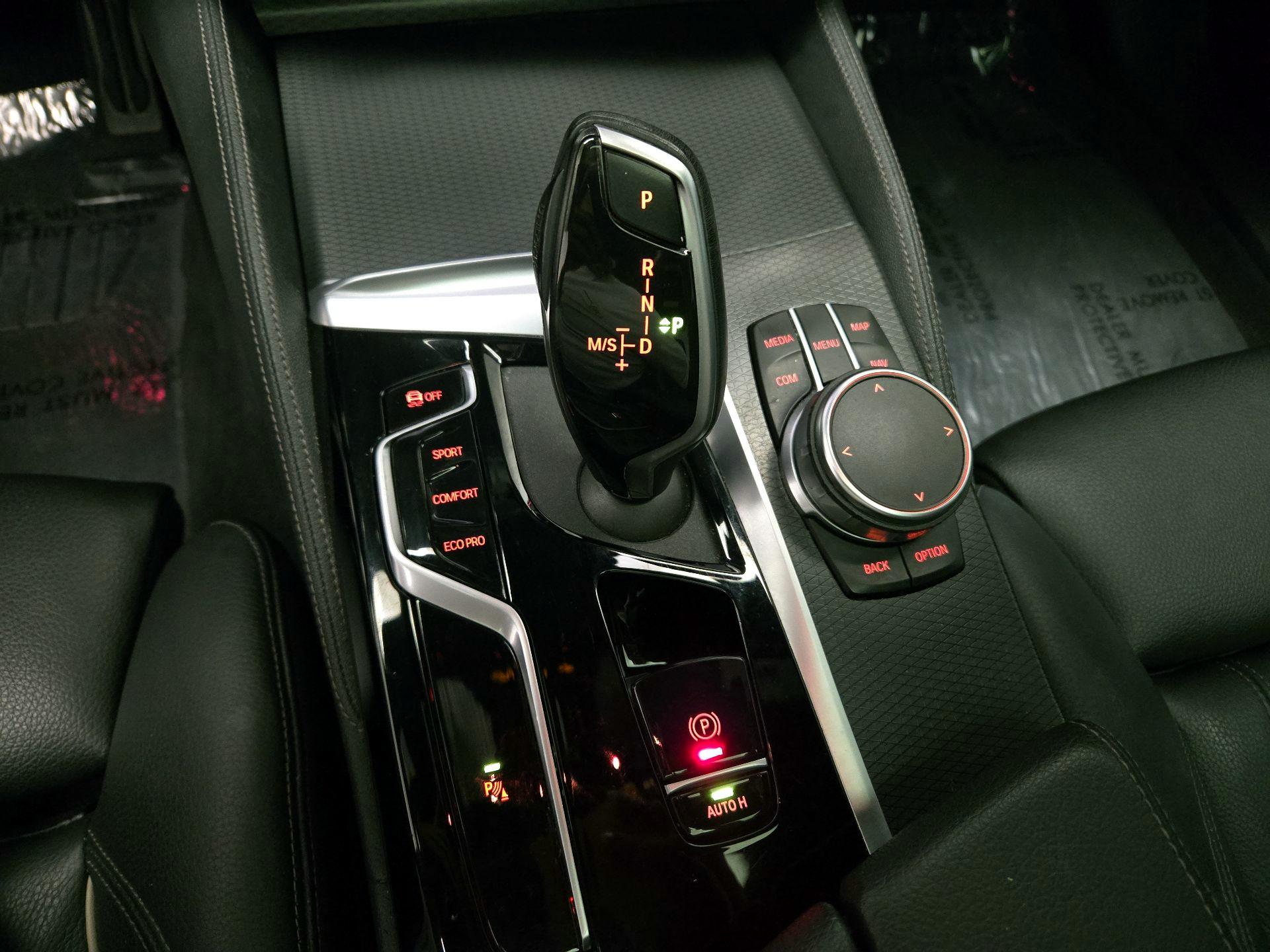 Thumbnail: 2023 BMW 5 Series - 18