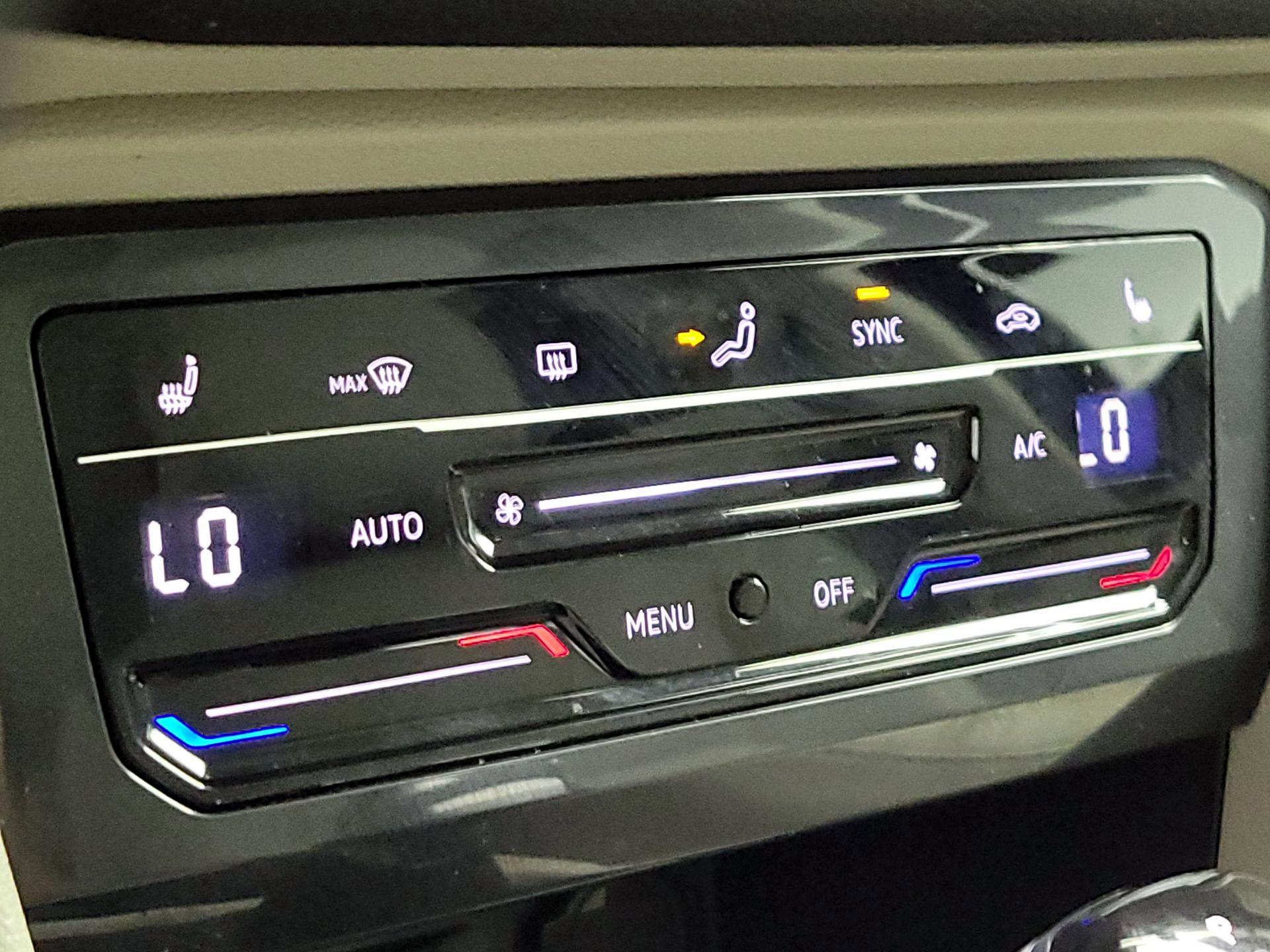 Thumbnail: 2024 Volkswagen Tiguan - 16