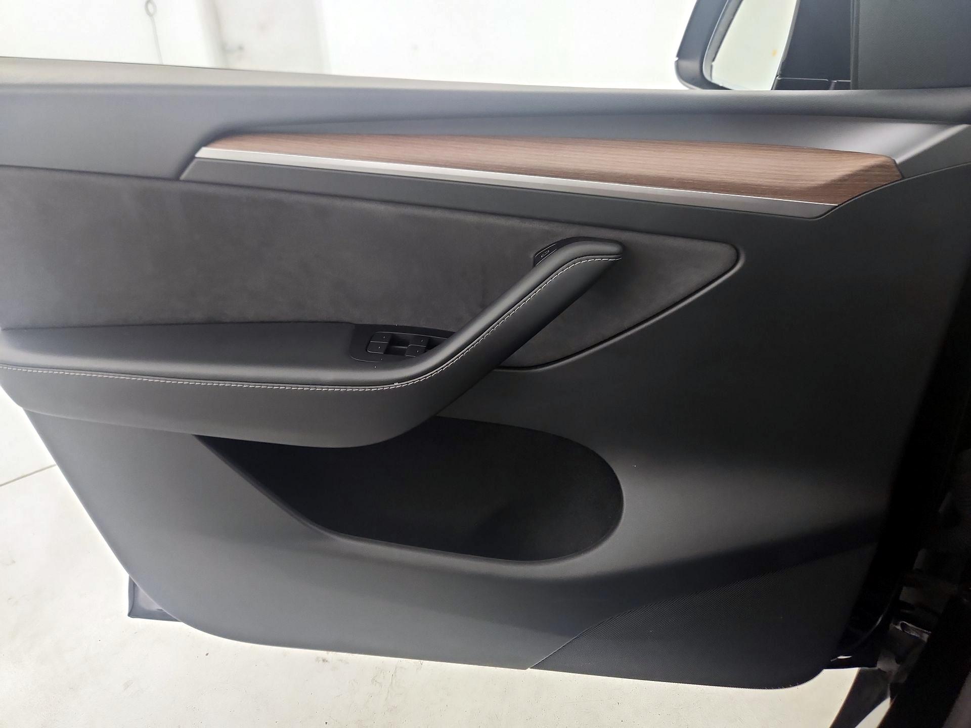 Thumbnail: 2025 Tesla Model Y - 12