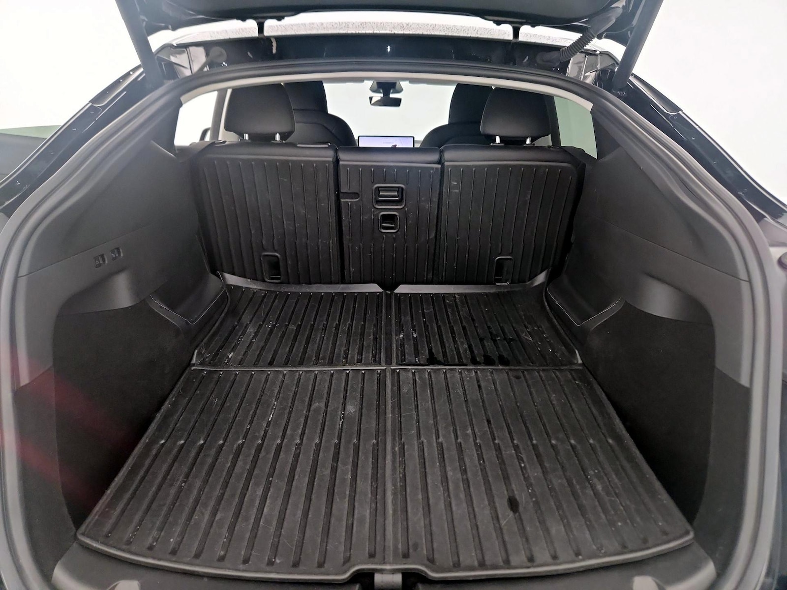 2025 Tesla Model Y Long Range - Photo 20