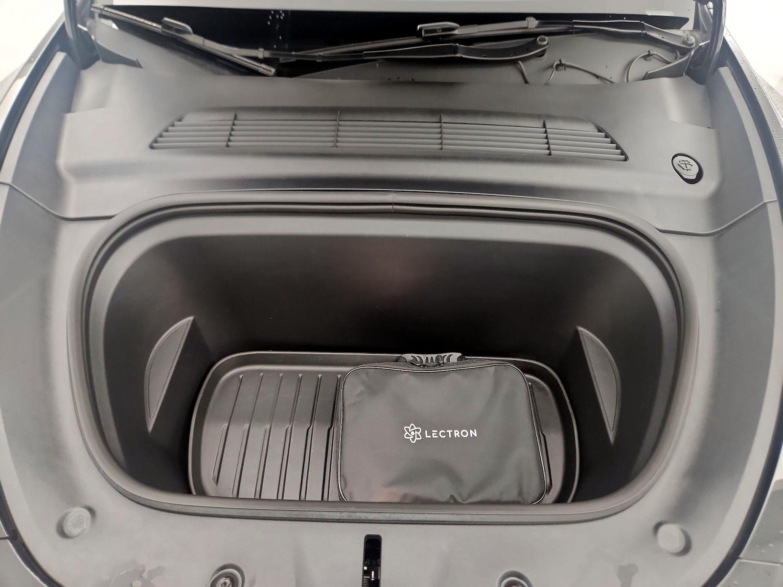 2025 Tesla Model Y Long Range - Photo 21