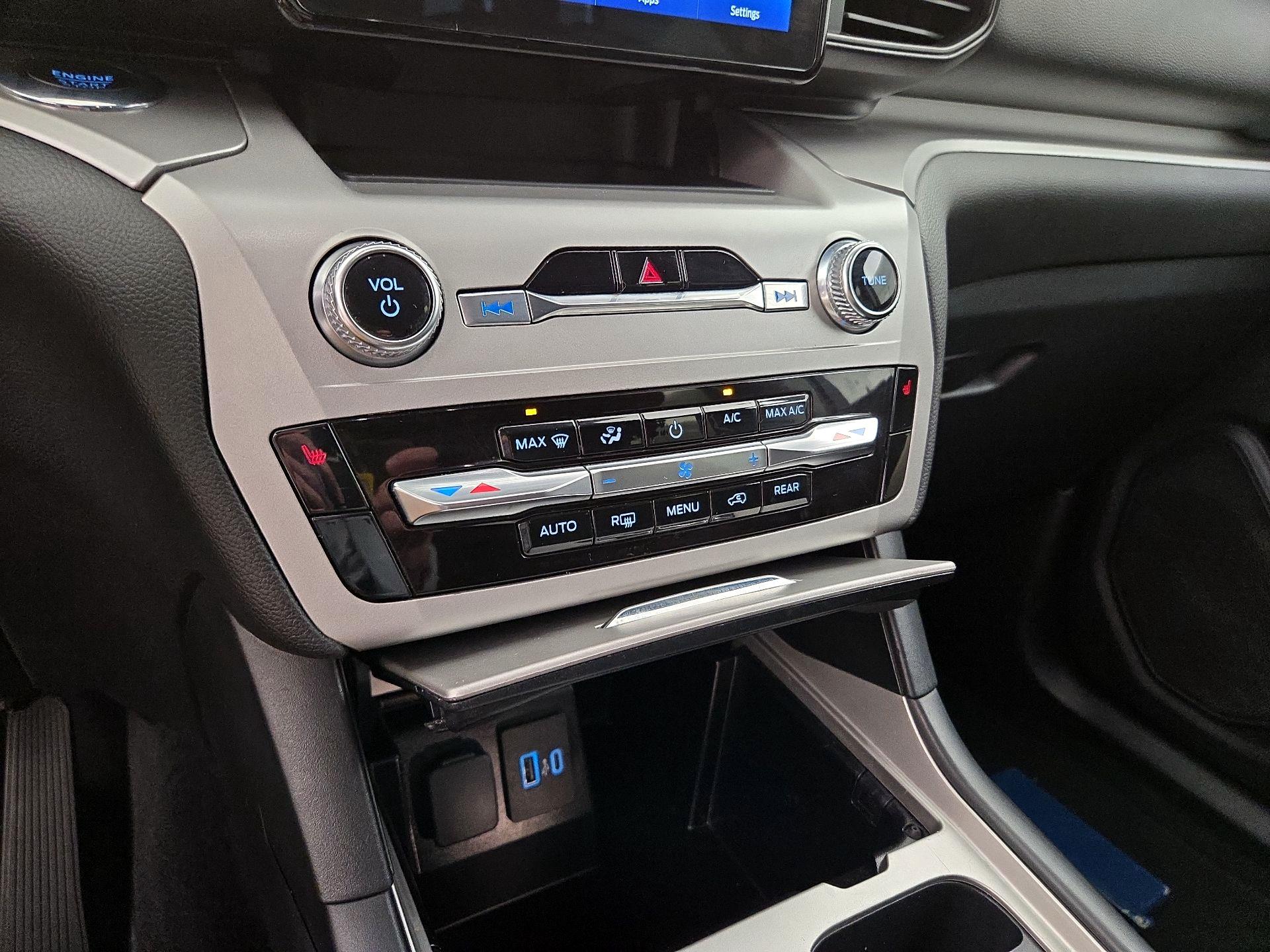 Thumbnail: 2022 Ford Explorer - 16