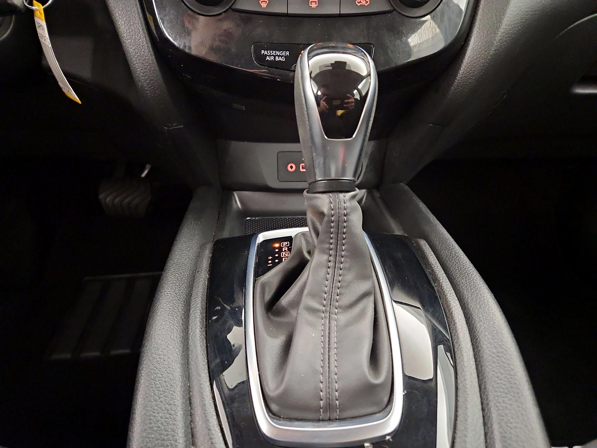 Thumbnail: 2021 Nissan Rogue Sport - 17