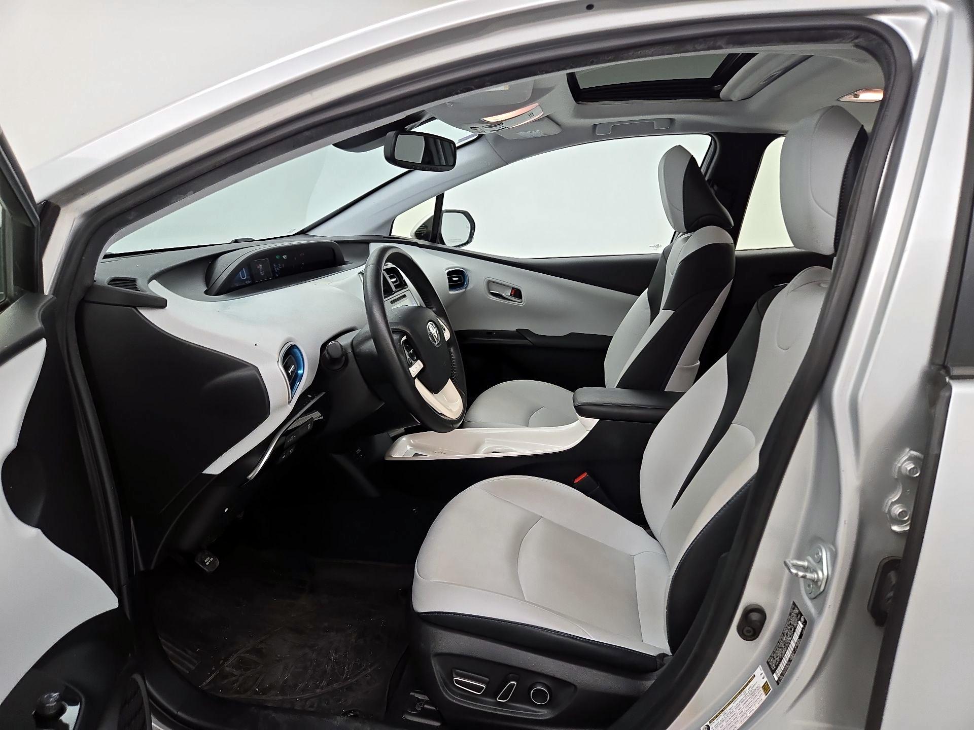 Thumbnail: 2017 Toyota Prius - 11