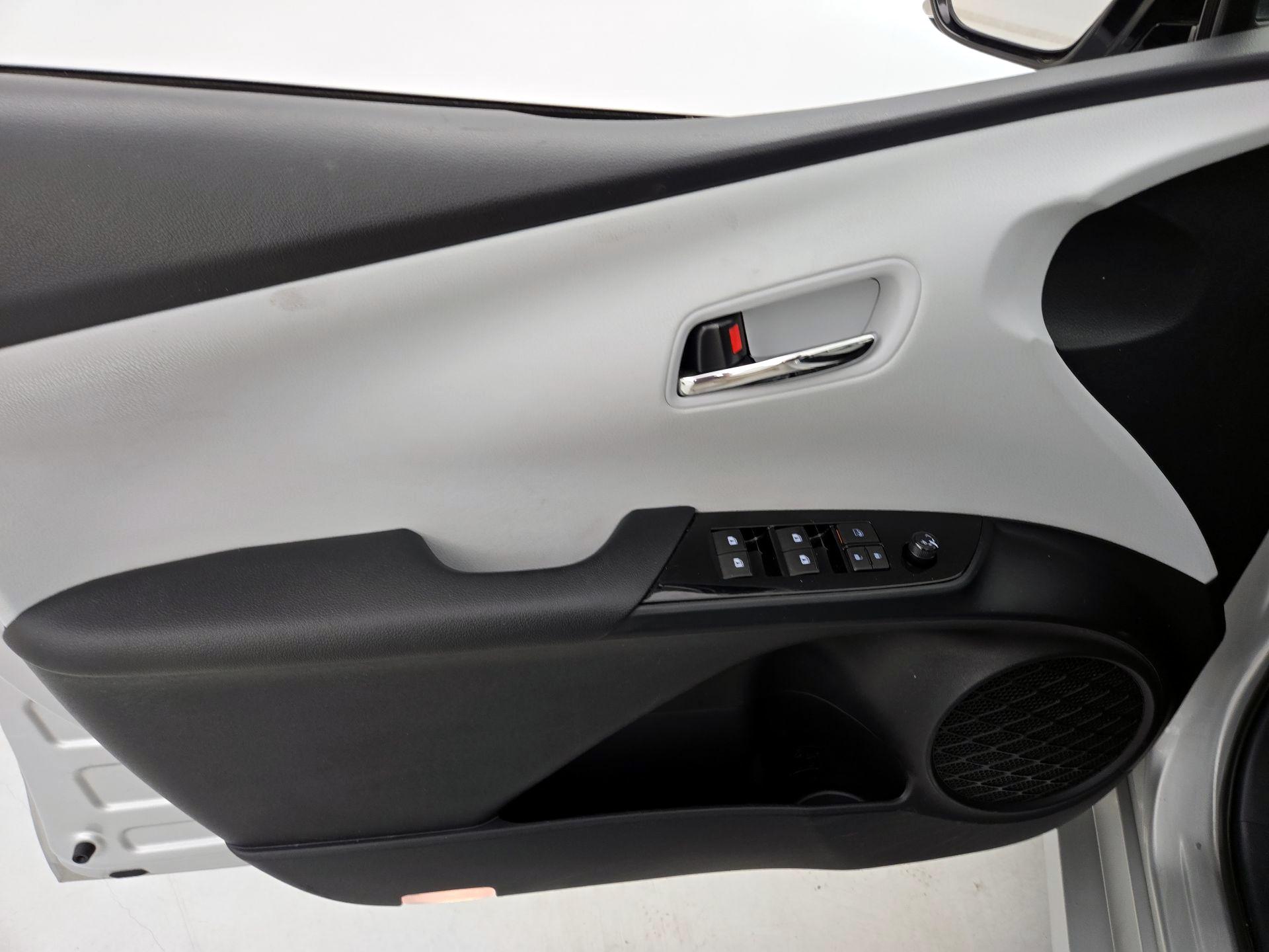 Thumbnail: 2017 Toyota Prius - 12