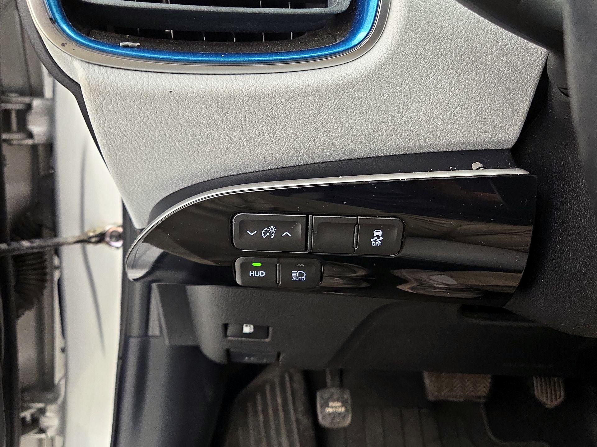 Thumbnail: 2017 Toyota Prius - 13