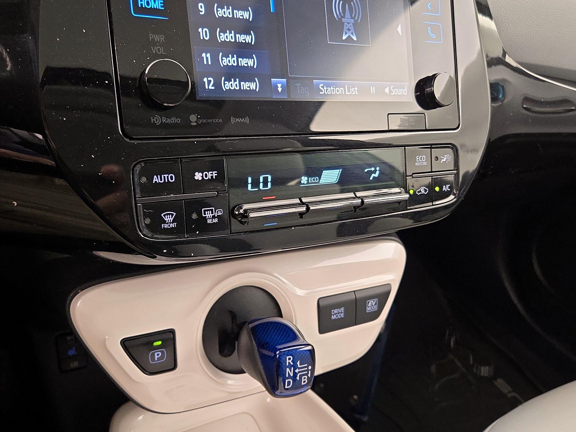 Thumbnail: 2017 Toyota Prius - 17