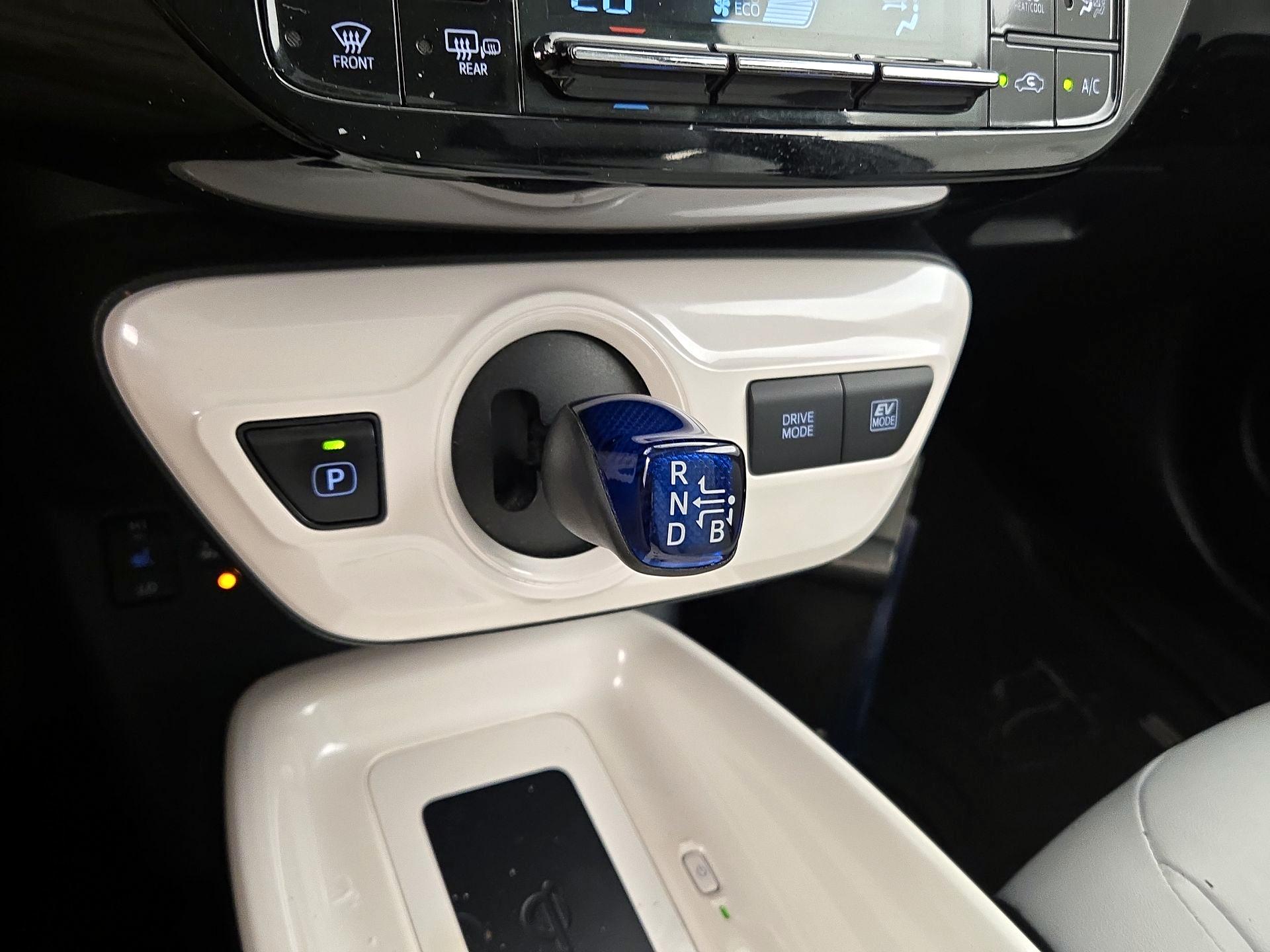 Thumbnail: 2017 Toyota Prius - 18