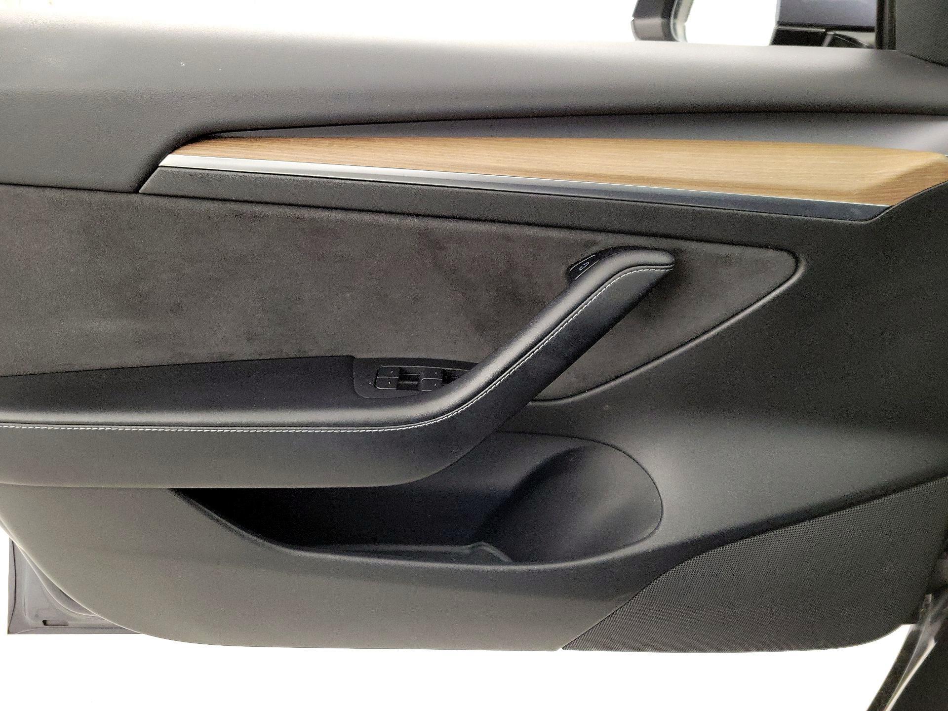 Thumbnail: 2021 Tesla Model 3 - 12