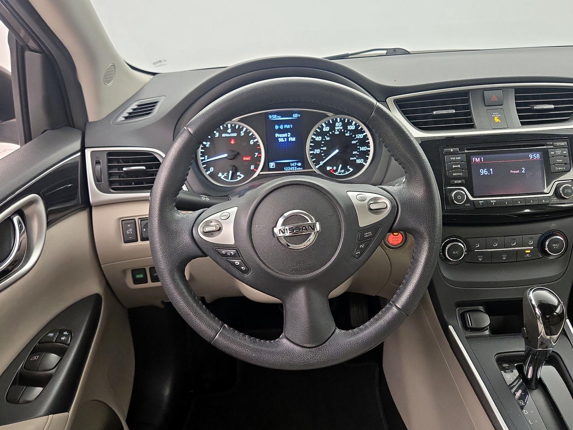 Thumbnail: 2016 Nissan Sentra - 10