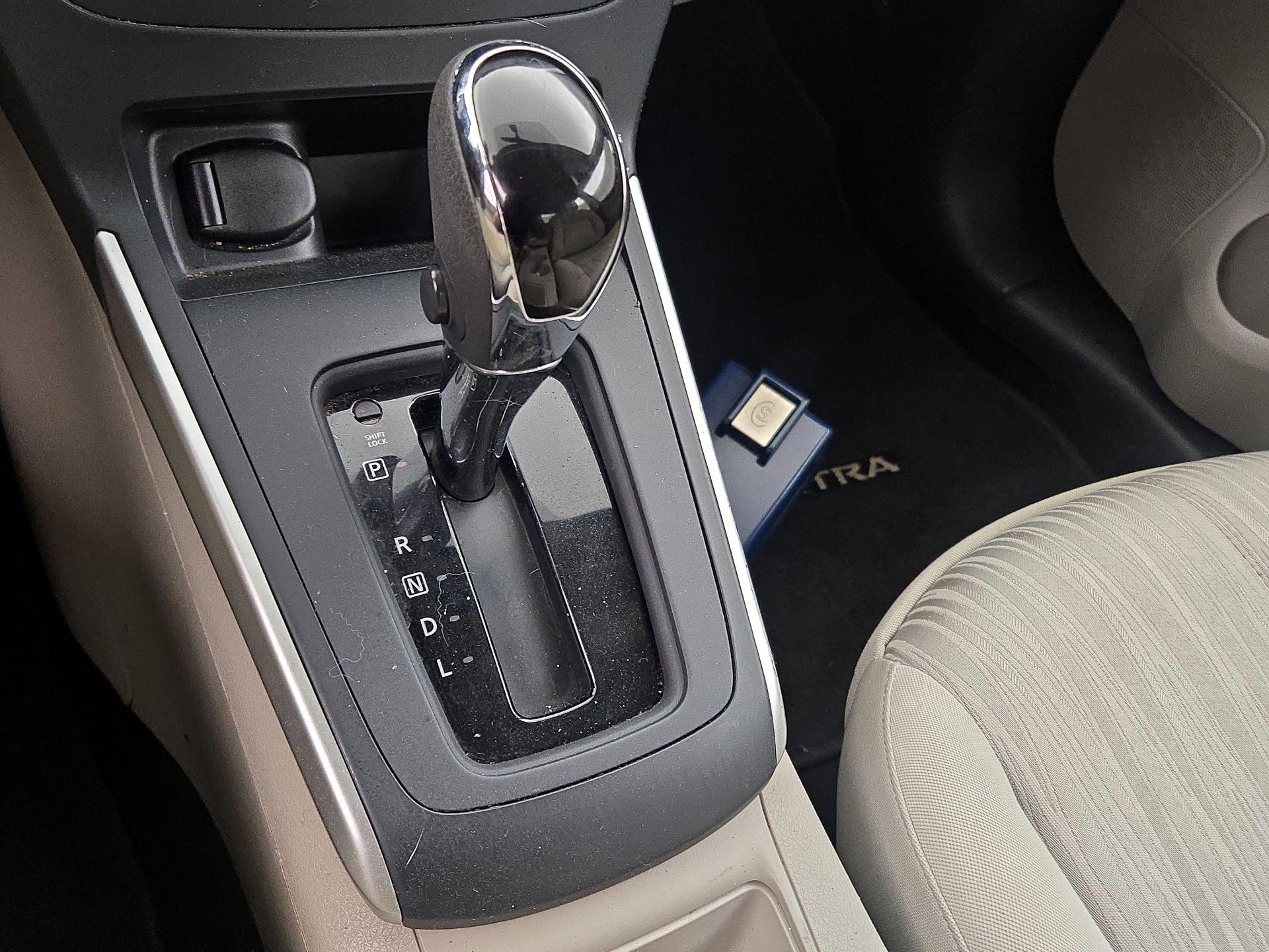 Thumbnail: 2016 Nissan Sentra - 17