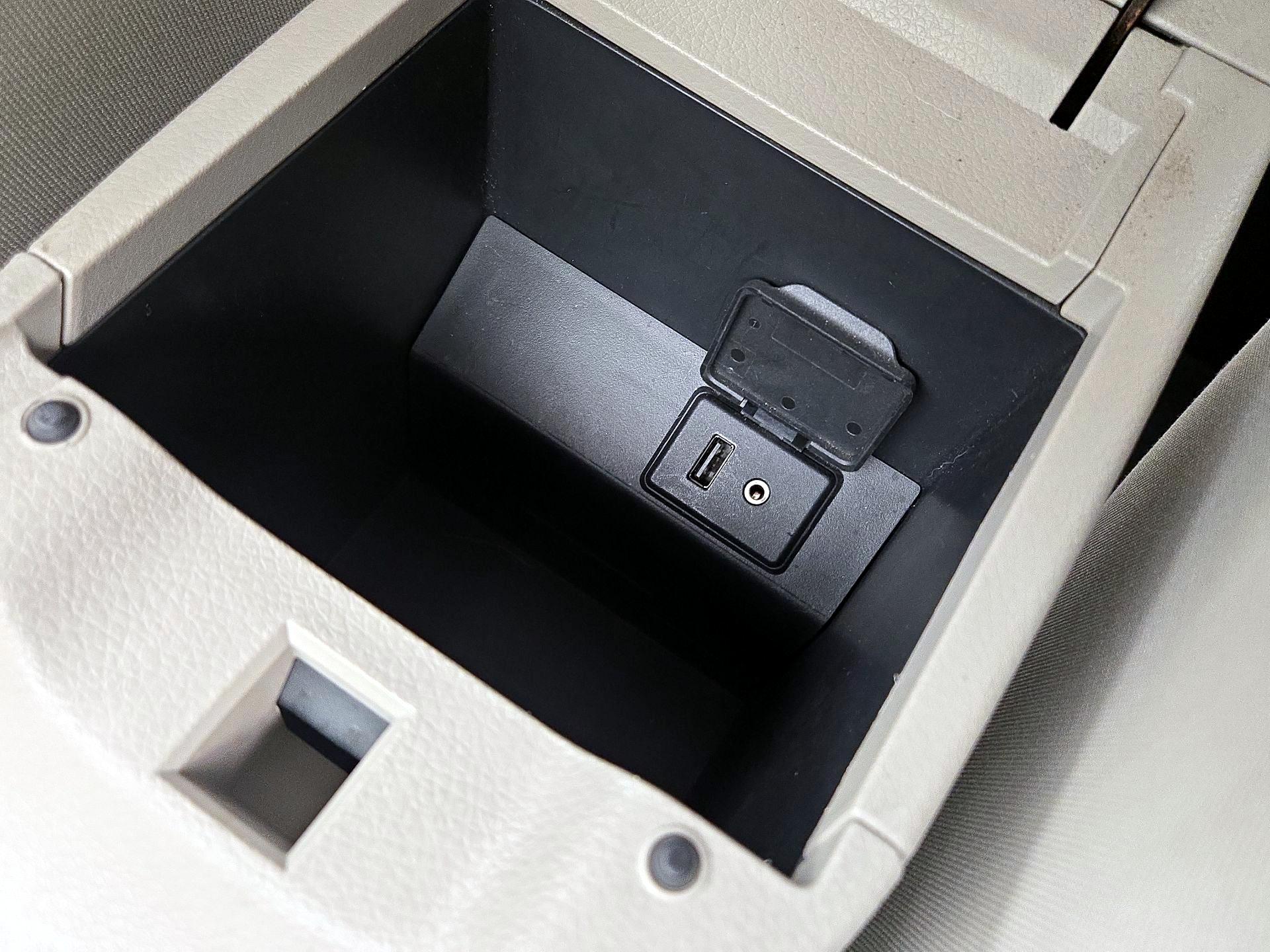 Thumbnail: 2016 Nissan Sentra - 18