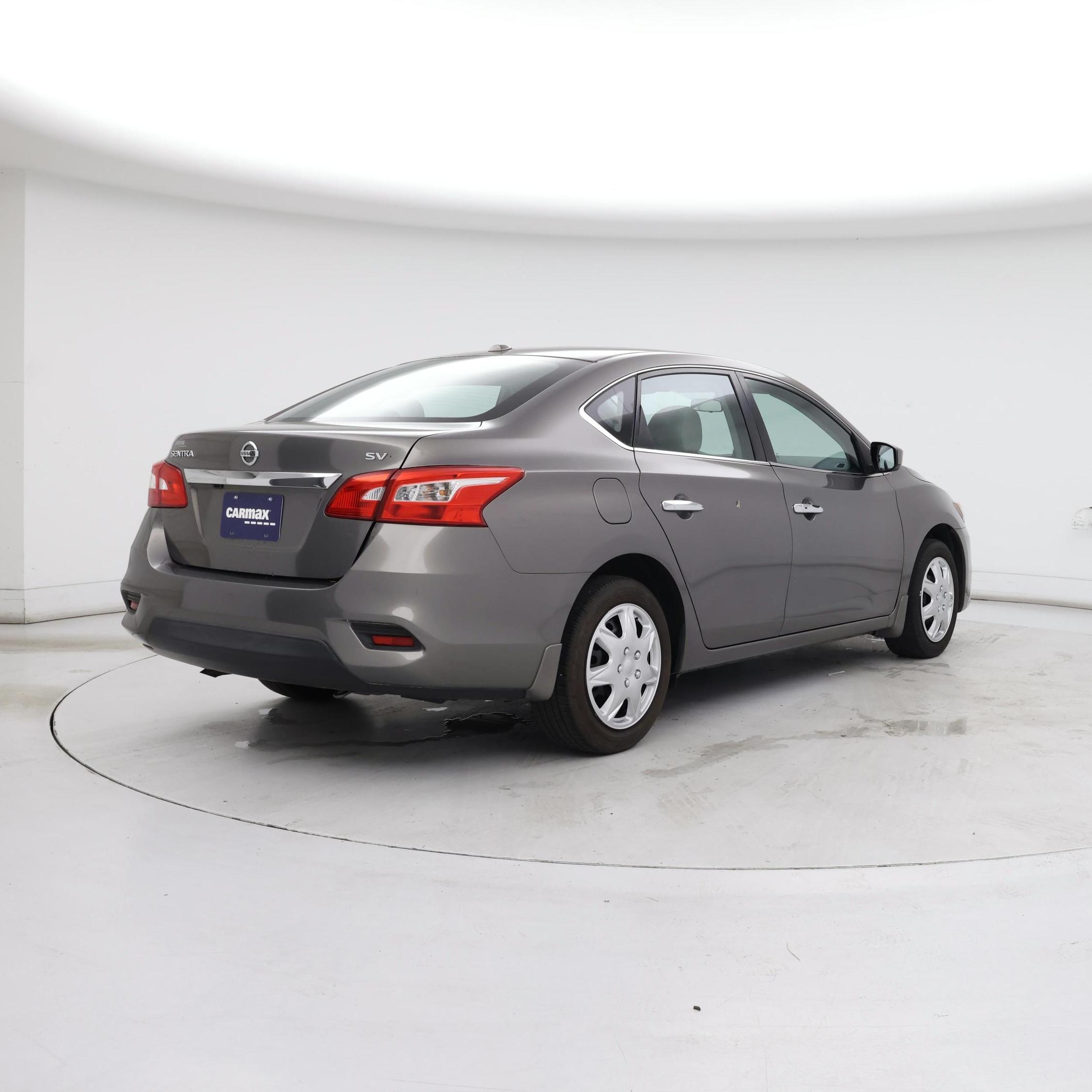 Thumbnail: 2016 Nissan Sentra - 8