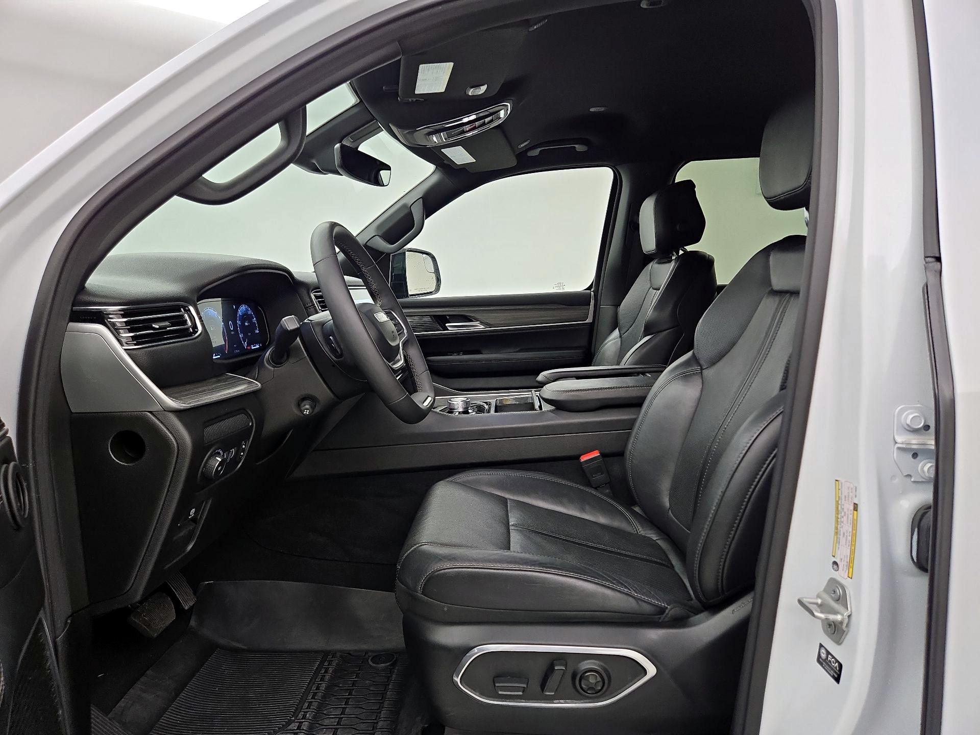Thumbnail: 2024 Jeep Wagoneer - 11
